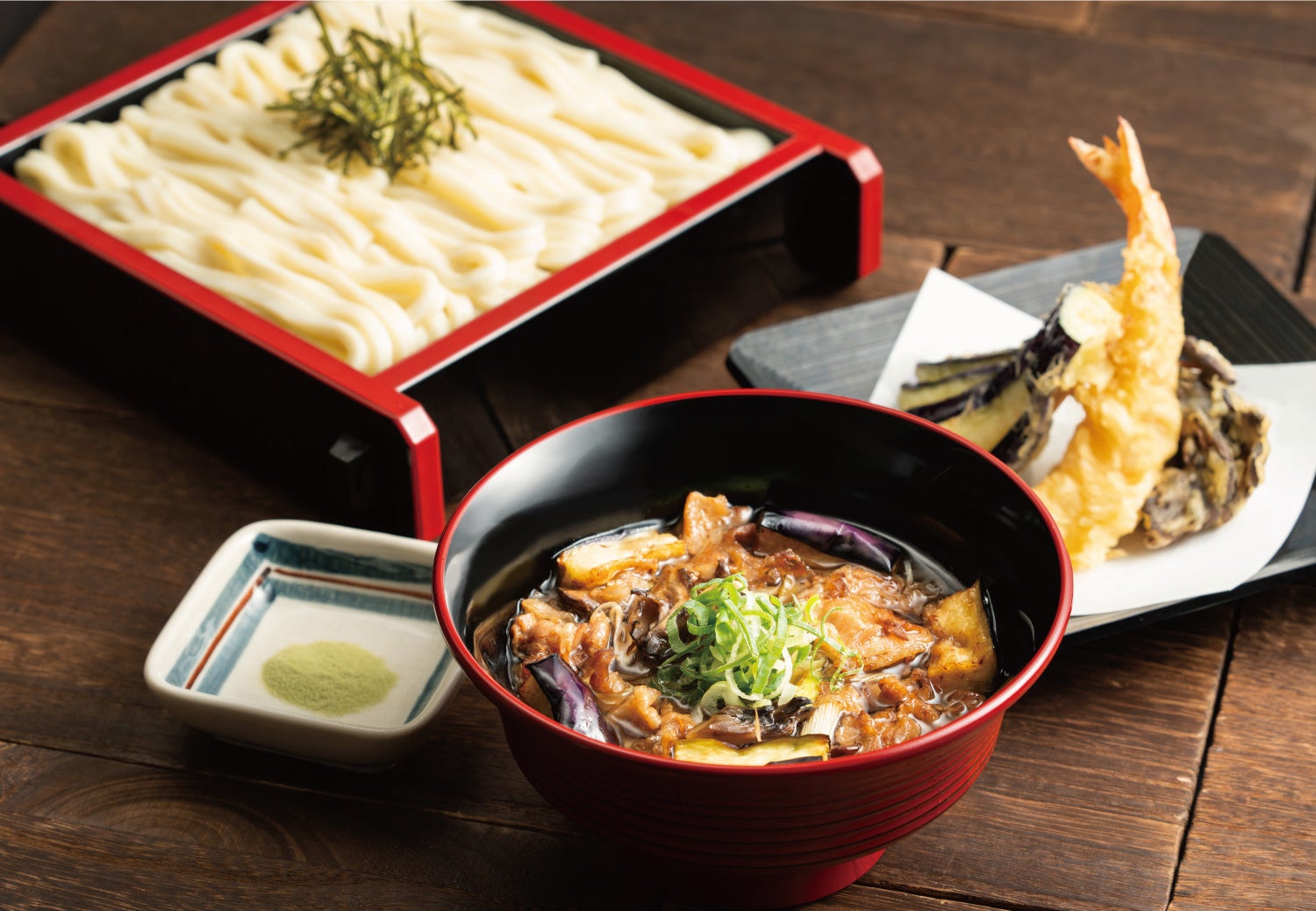 黒豚・黒舞茸を使用したつけ汁とうどんがベストマッチ。