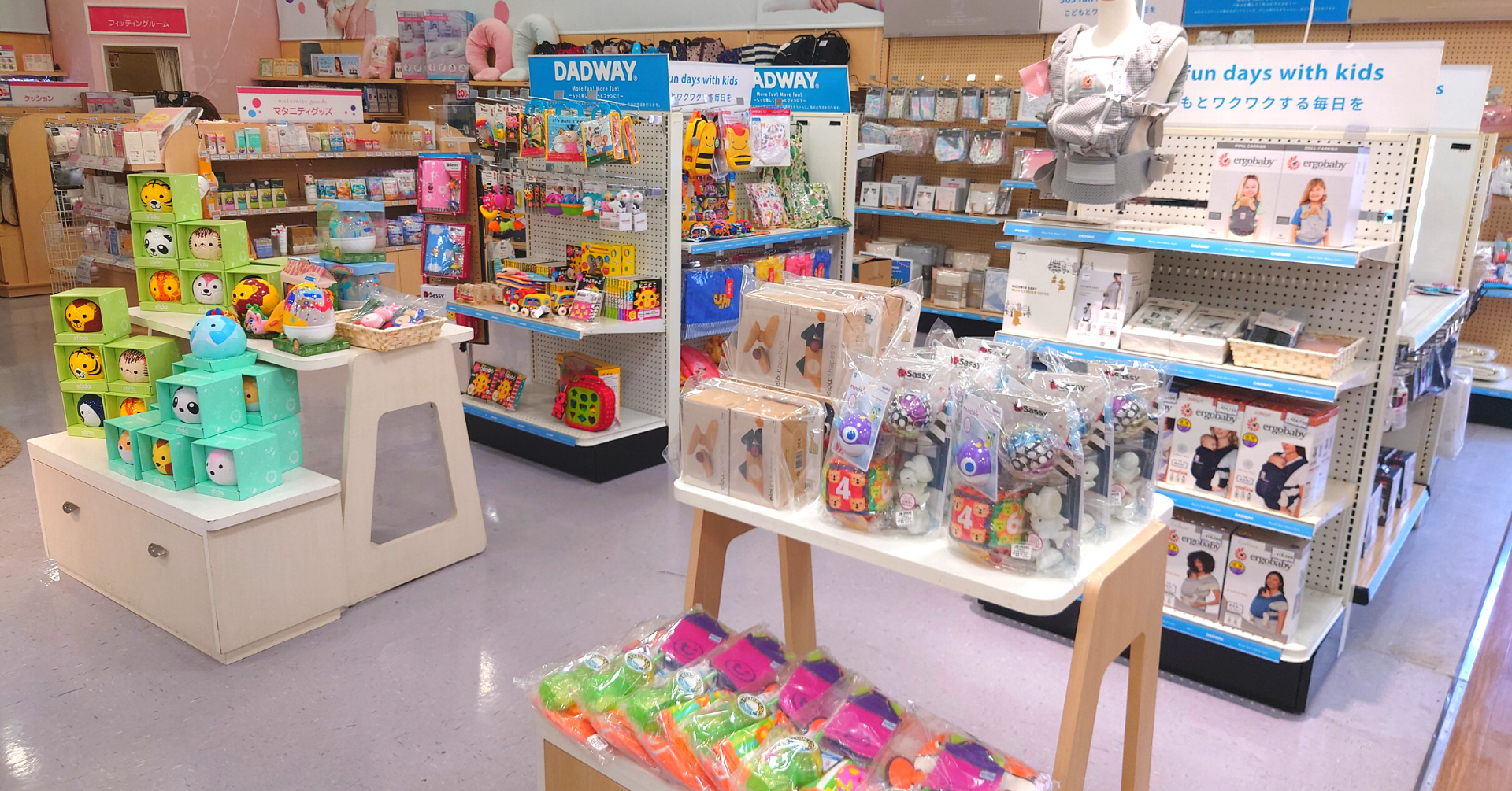 ベビーザらス 阪急宝塚店にdadwayのショップインショップが11月18日オープン 株式会社ダッドウェイのプレスリリース
