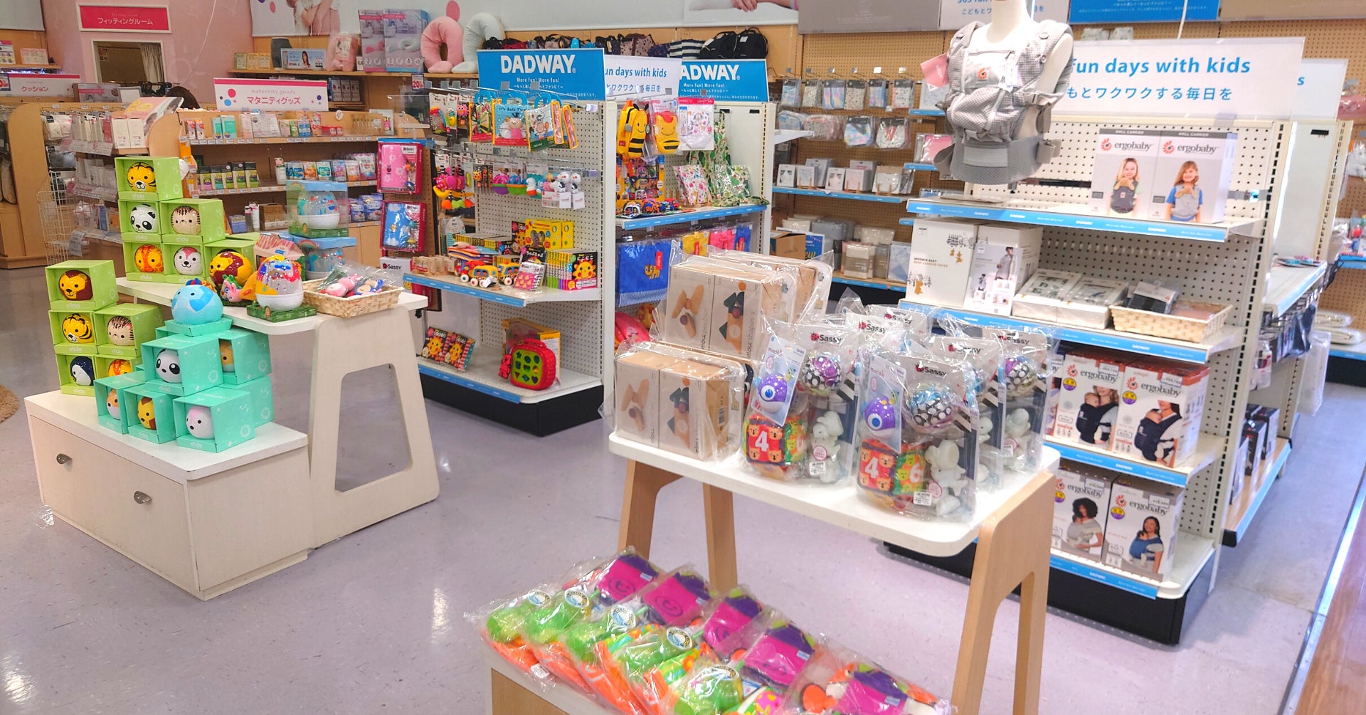 ベビーザらス 阪急宝塚店にdadwayのショップインショップが11月18日オープン 株式会社ダッドウェイのプレスリリース ベビーザらス 阪急宝塚店にdadwayのショップインショップが11月18日オープン 株式会社ダッドウェイのプレスリリース