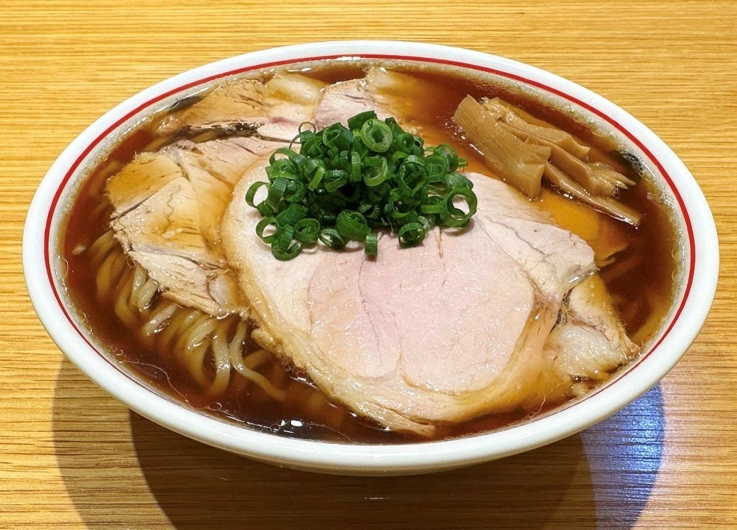 もち小麦麺の肉そば