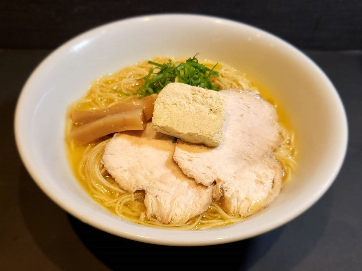 かにミソバターのせ濃厚鶏白湯