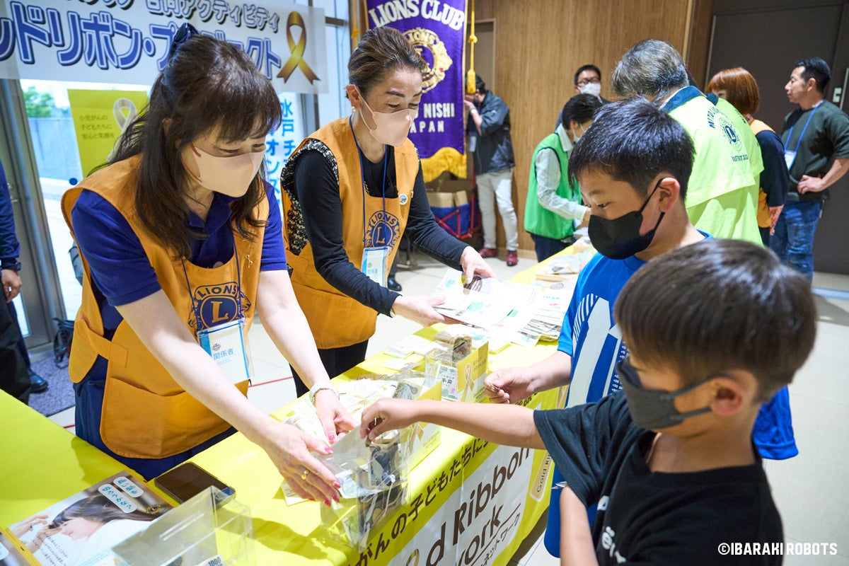「ゴールドリボンゲーム」で小児がん啓発に189,095円の募金!茨城ロボッツの選手が主導する活動に感謝状も贈呈される。 「ゴールドリボンゲーム」で小児がん啓発に189,095円の募金!茨城ロボッツの選手が主導する活動に感謝状も贈呈される。