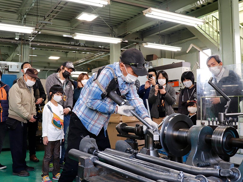 工場見学ガイドツアー＆板金部品を組み立てて作ろう！ミニチュア乗り物シリーズ