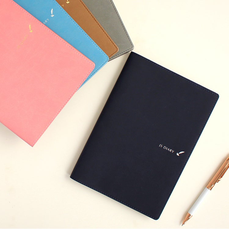 表紙素材をPUフェイクレザーへ。ステッチが入り雰囲気も一新。