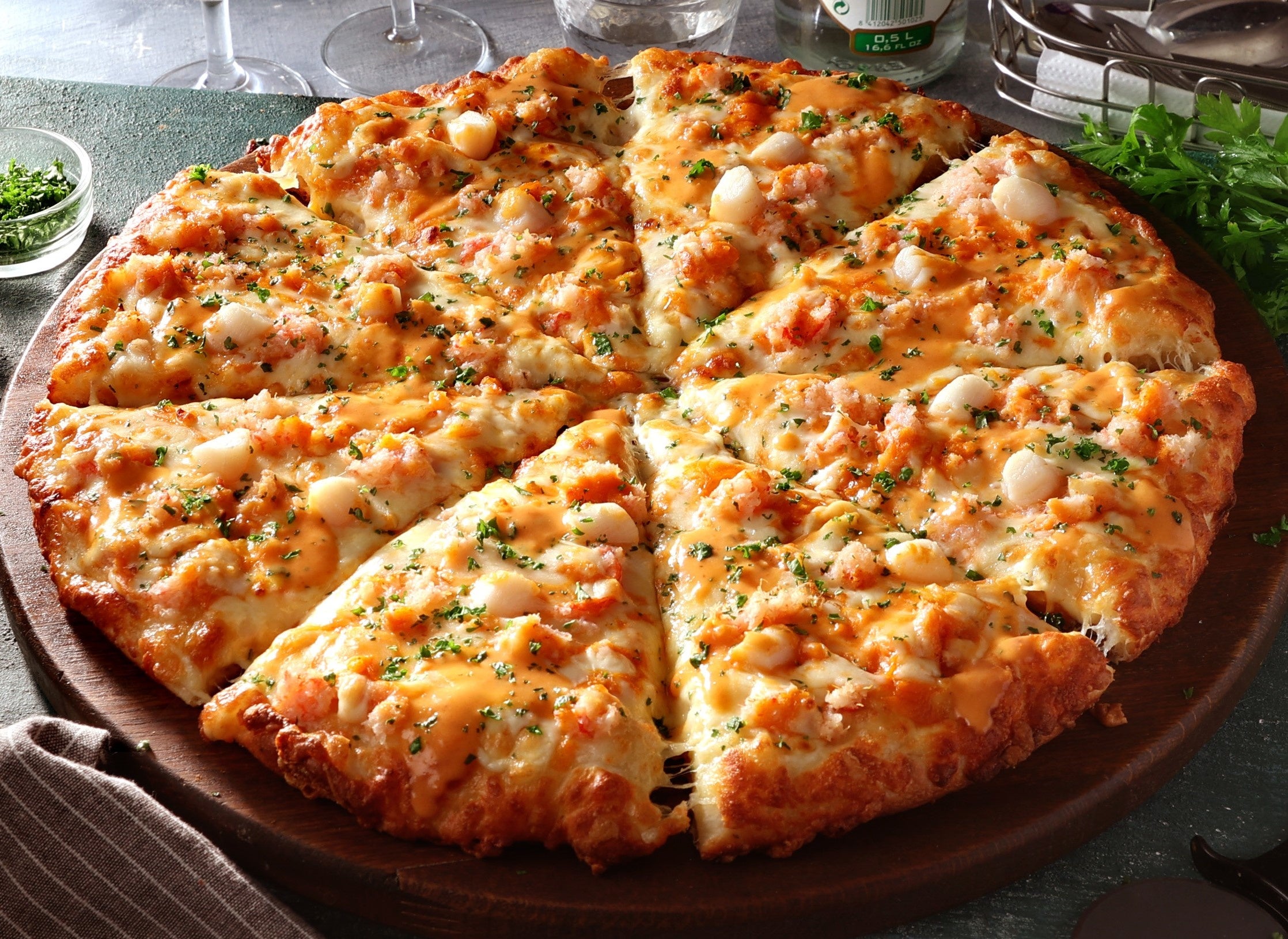 カニとウニクリームソースのピザ