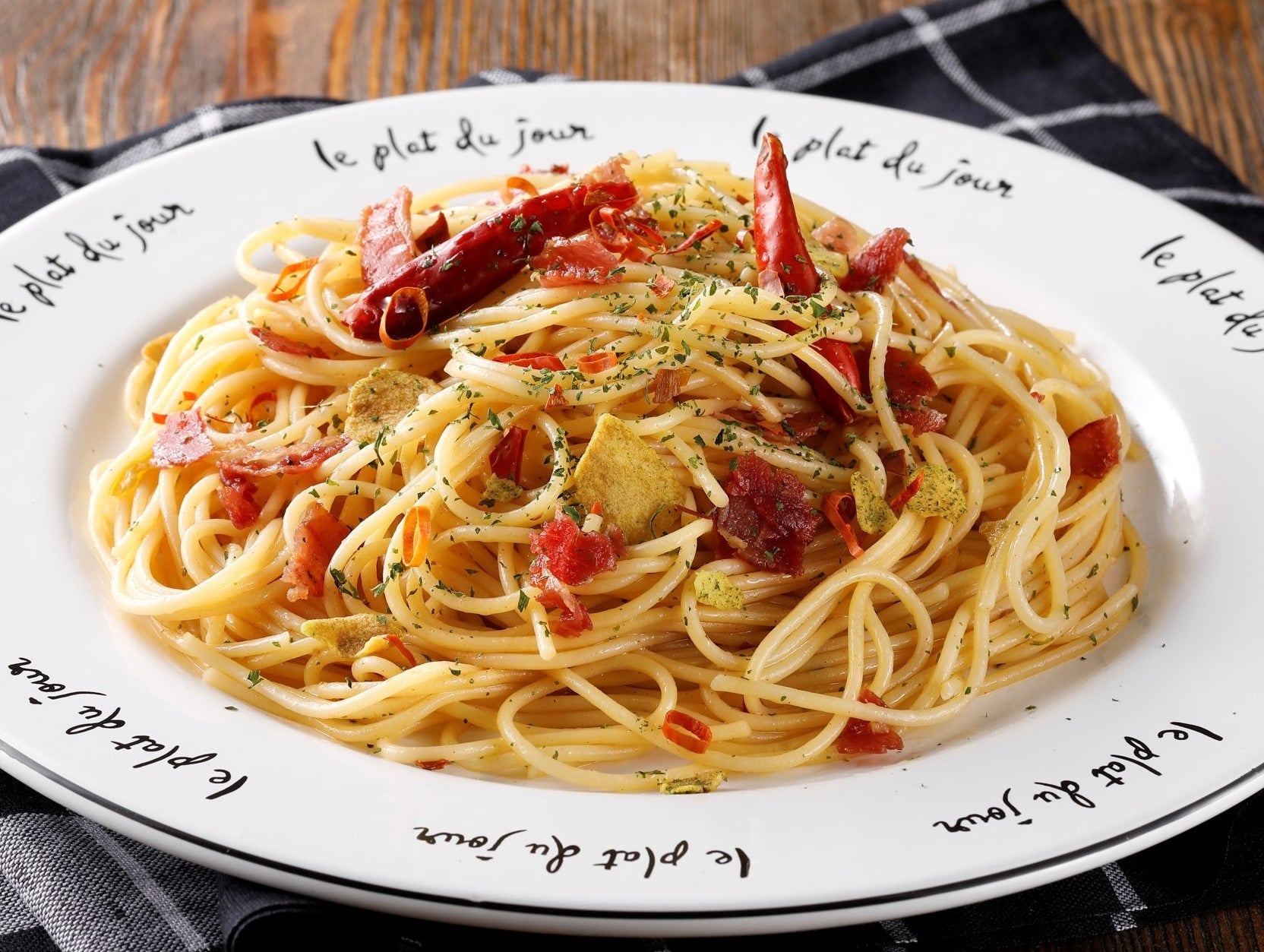 厳選ベーコンのペペロンチーノ