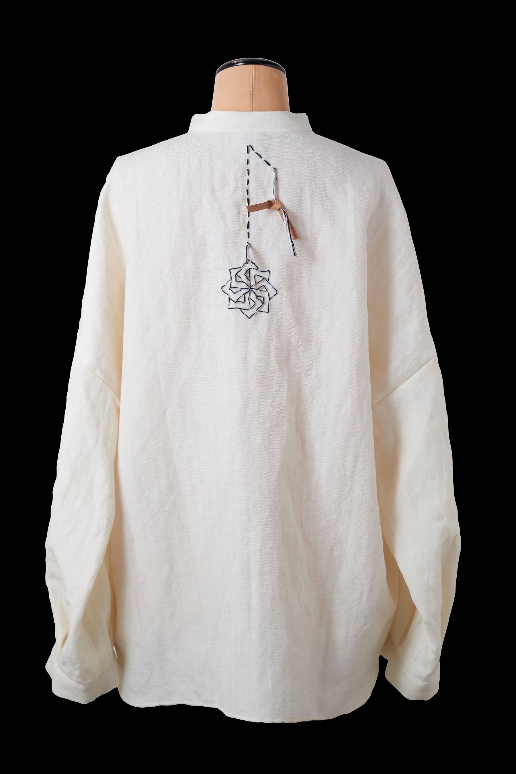 背守り刺繍のシャツ