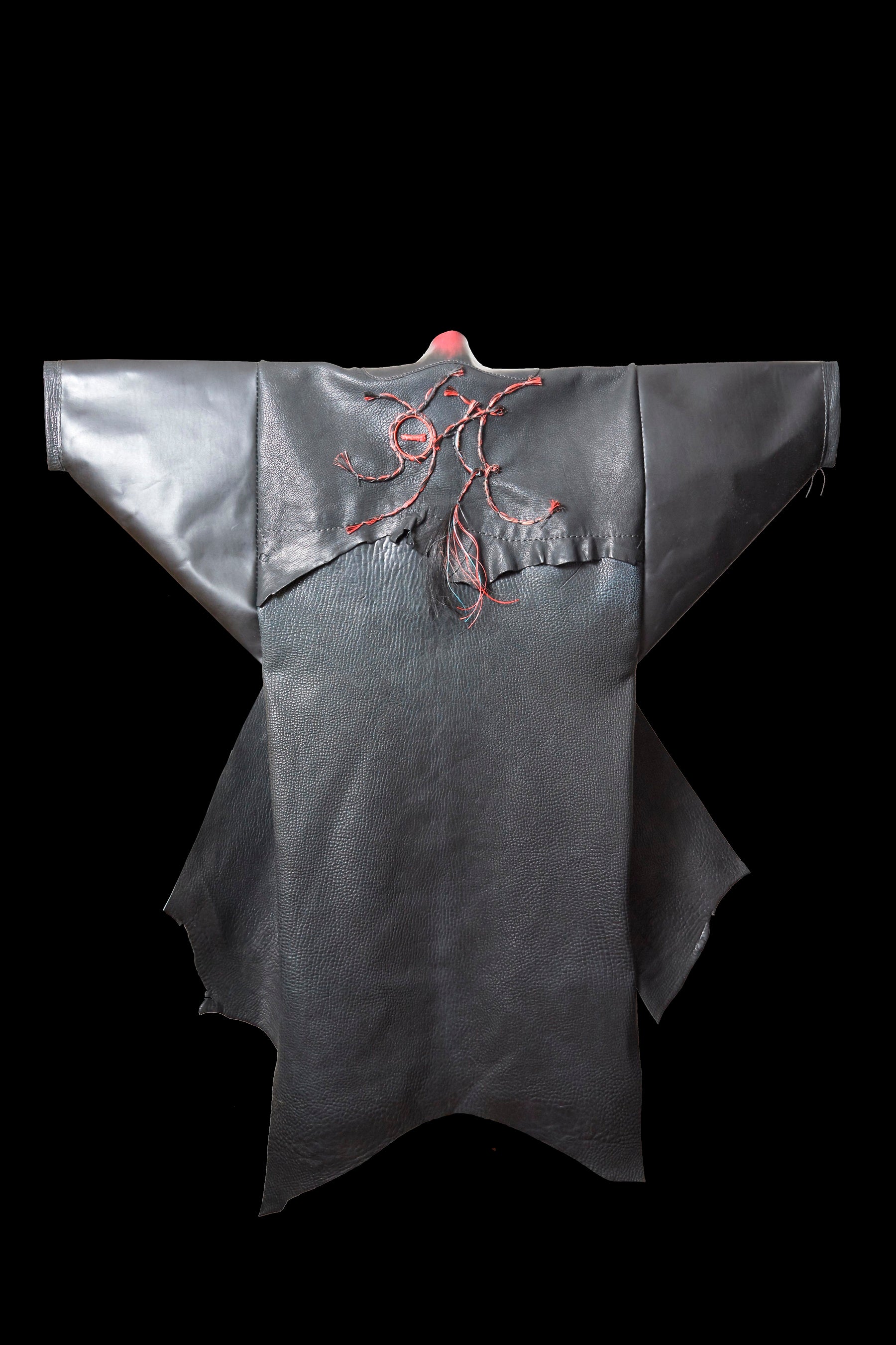 甲骨文字「狼」を配した蝦夷鹿の着物