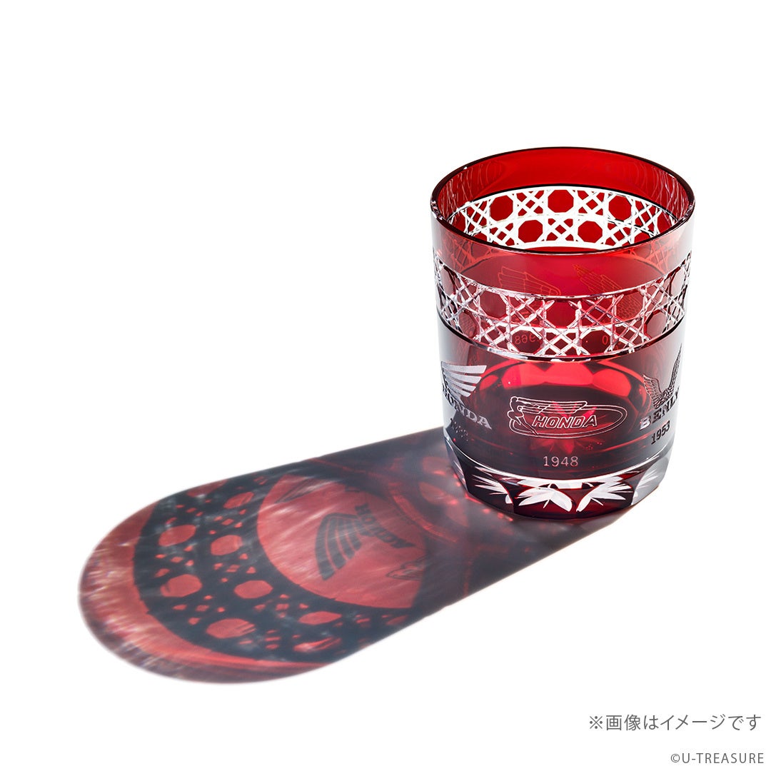 Honda】二輪車の「Wingマーク」7種類をデザインした赤色の江戸切子