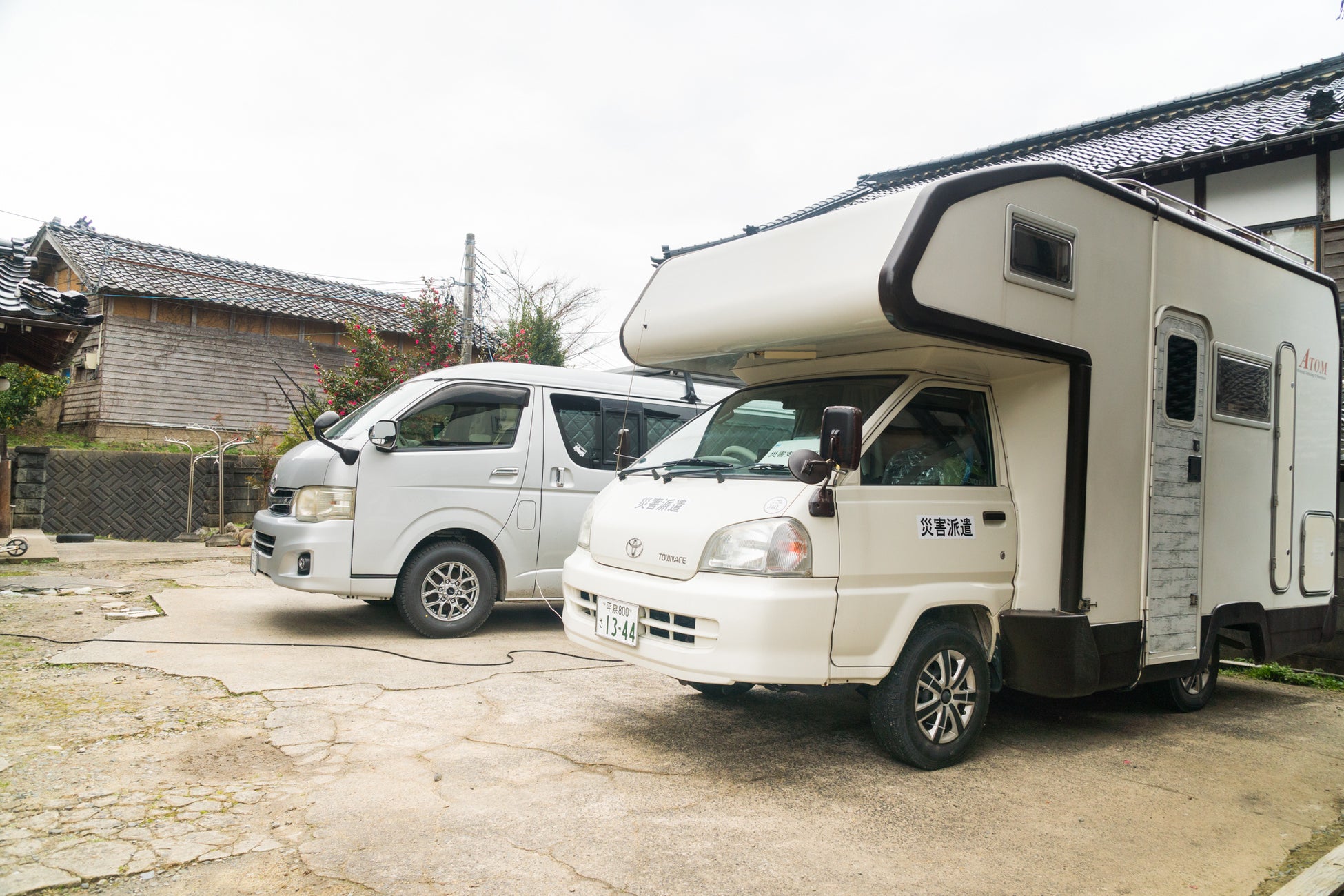 石川県穴水町岩車の「田舎バックパッカーハウス Station 2」に設置されたキャンピングカー