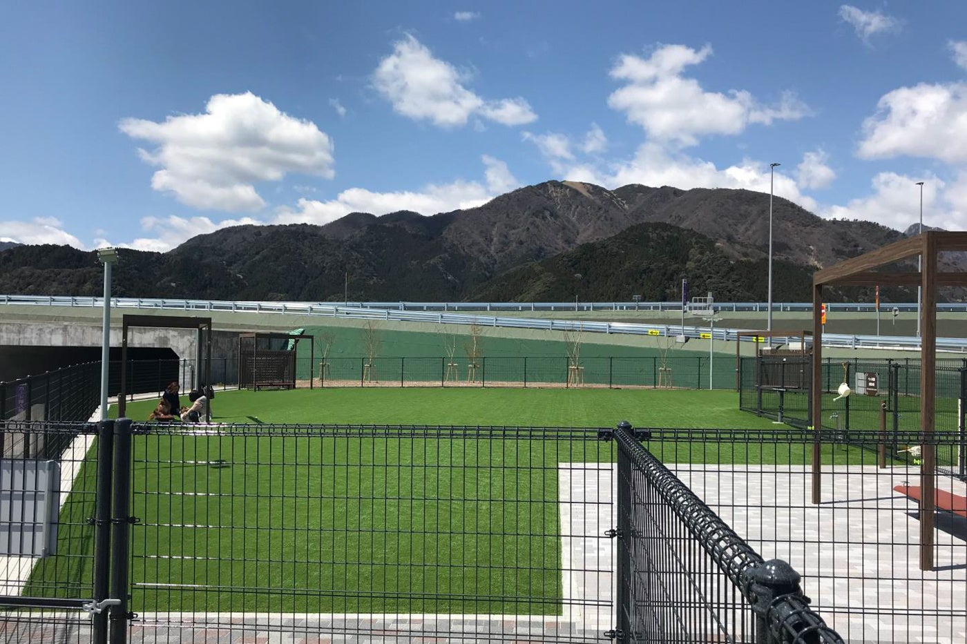 ワンちゃん連れも安心のドッグラン