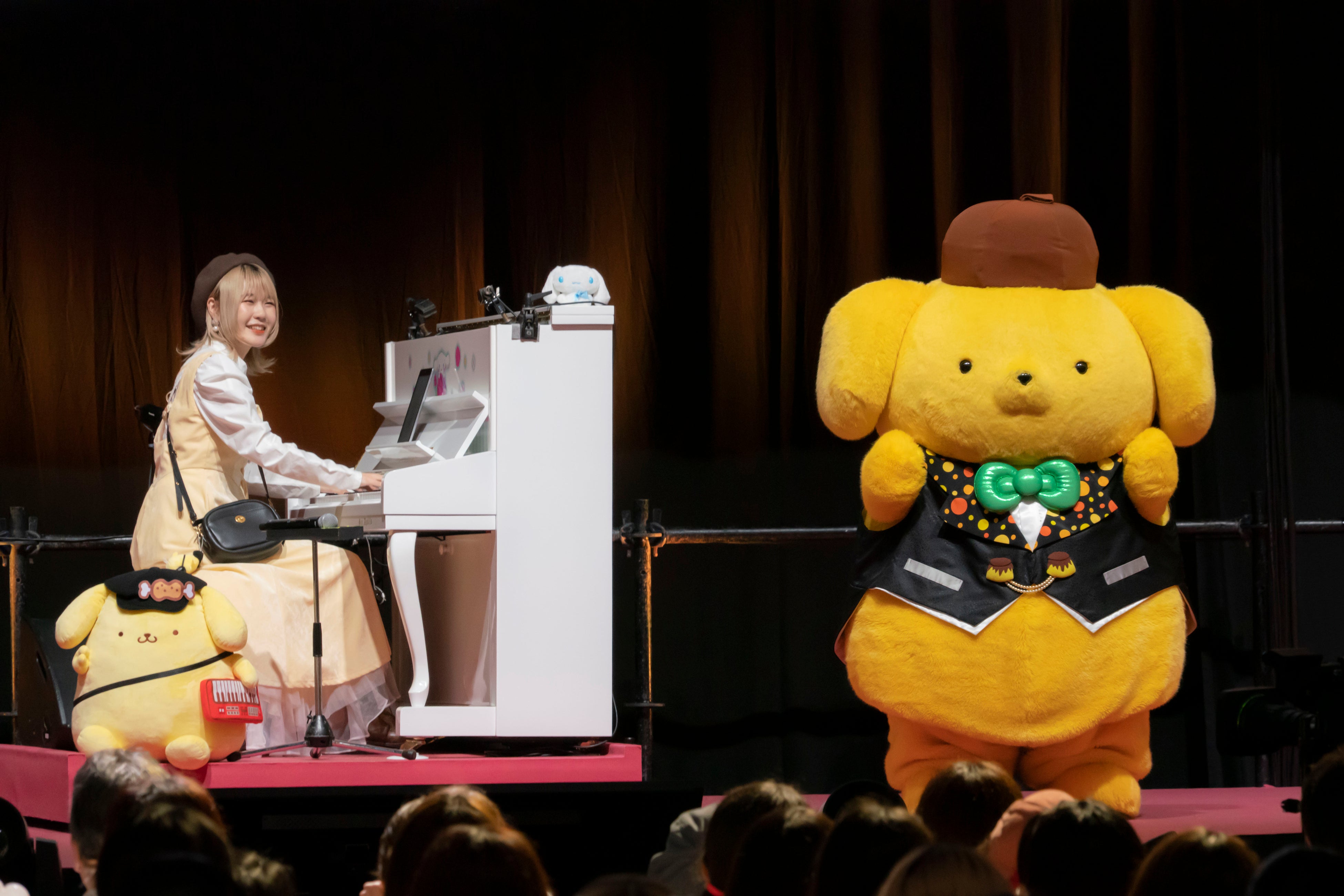 ハラミちゃんのピアノにあわせて、 チームプリンがダンス