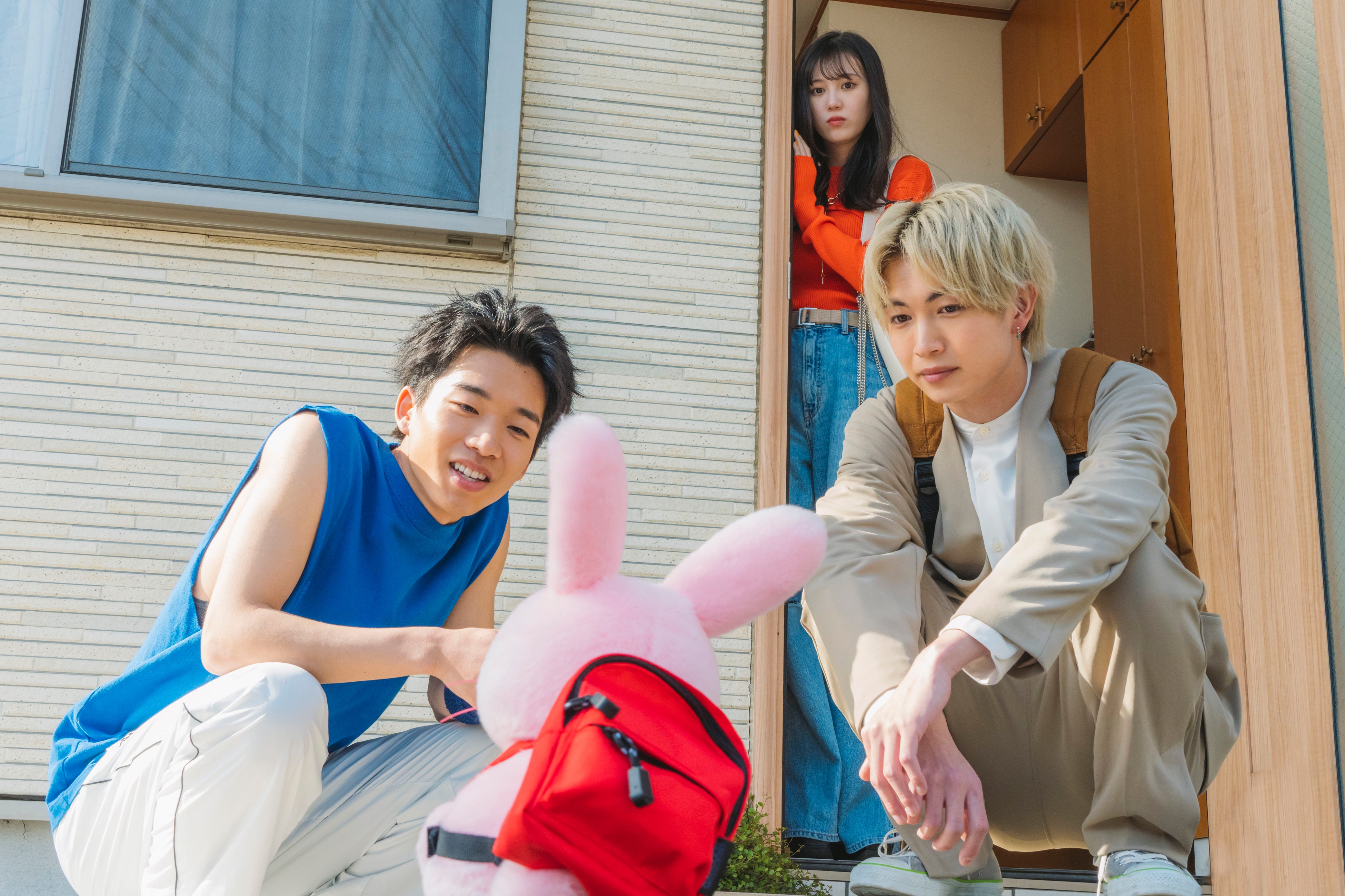 （左から）森愁斗、“ぼさうさ”さくら、三原羽衣、綱啓永 ©️2023 SANRIO CO., LTD.　ぼさにまる製作委員会