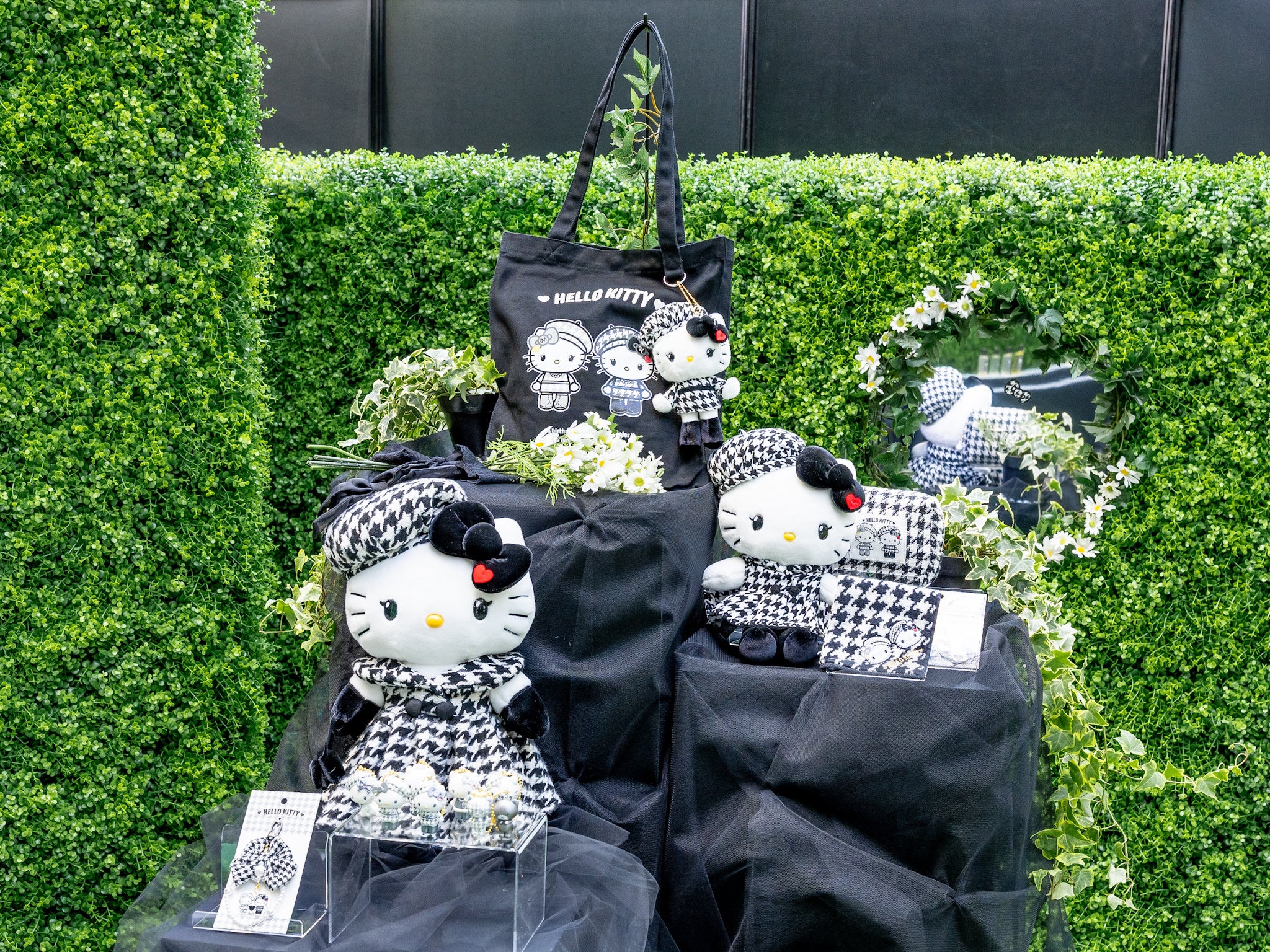 10/29(水)からはじまる「HELLO KITTY'S PICNIC GARDEN」にTOMORROW X