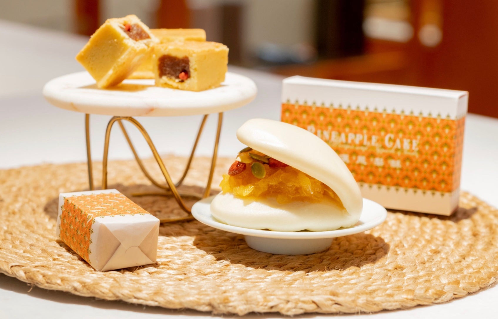 お土産のDAYLILYオリジナルパイナップルケーキと新商品のパイナップルケーキBAO