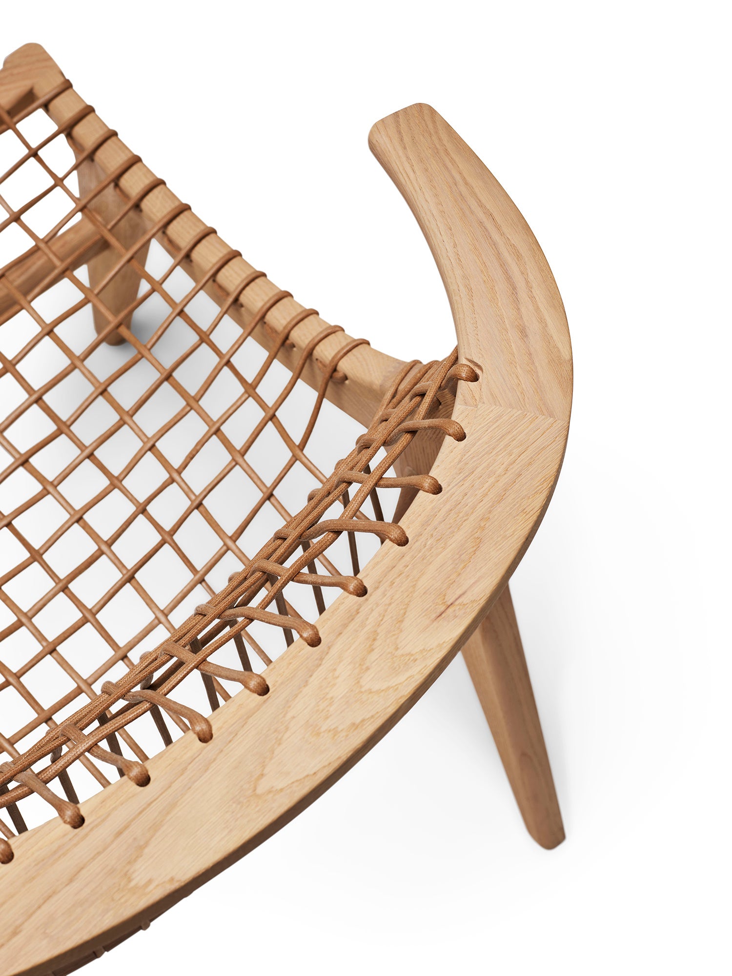 オーク材にコットンコードが編み込まれています。