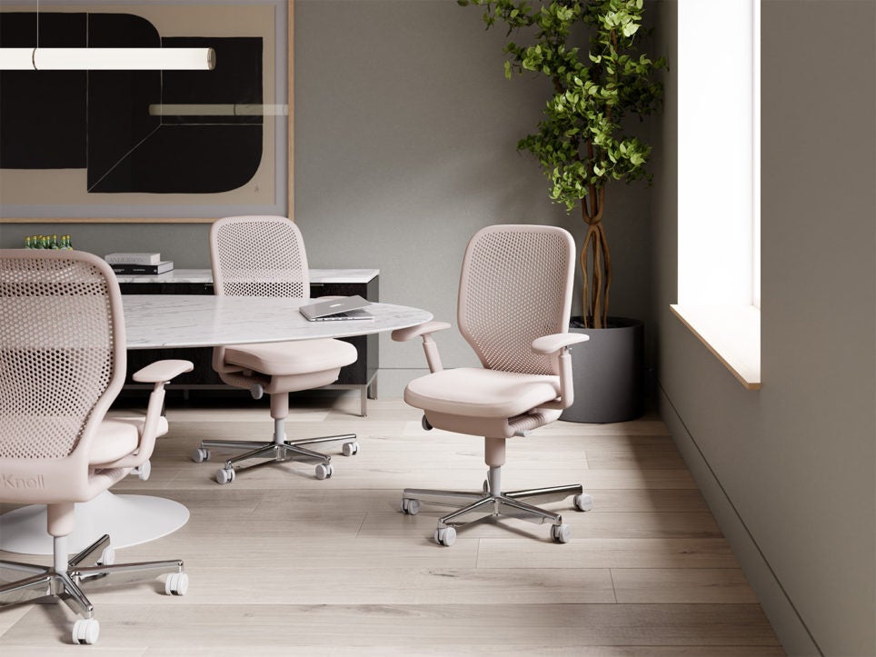 ニューソン・タスク（300,850 円～）。