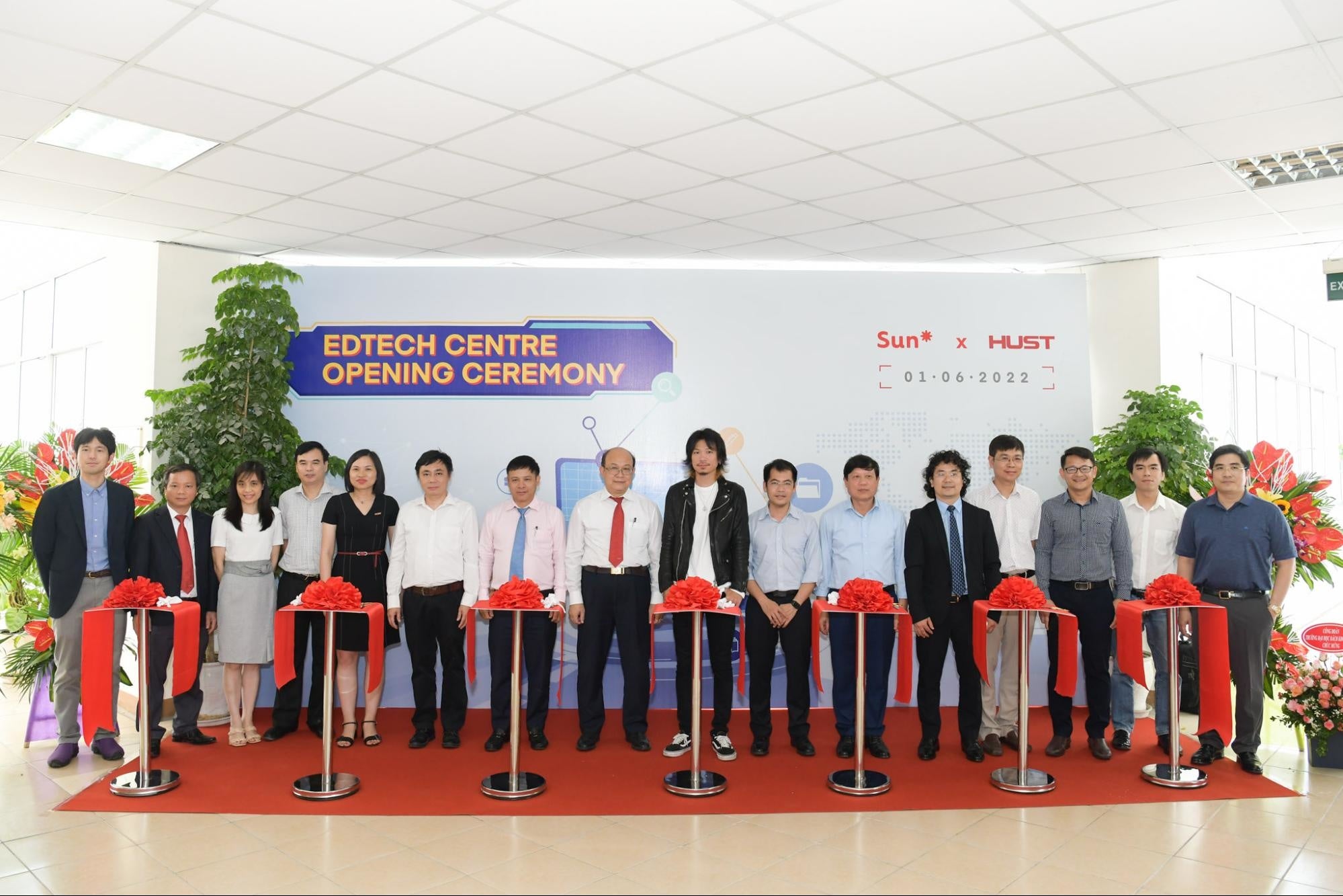 ベトナム教育訓練省・ハノイ工科大学とのセレモニーの様子