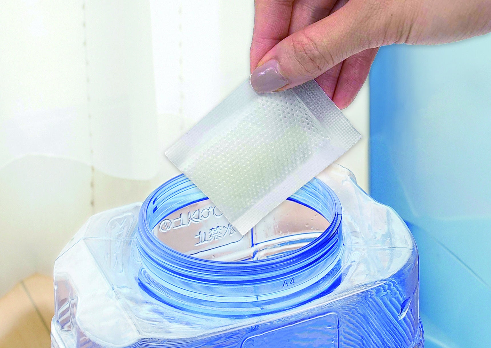 タンクにポンと入れるだけ。加湿器の除菌剤「さよならザッキーン」