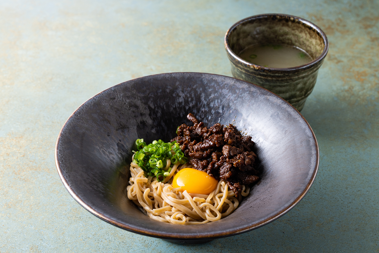 【オンライン限定】肉みそまぜそばセット ～特製テールスープ付～：¥2,900(税込)