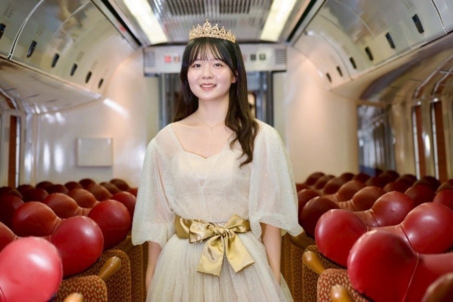 「特急ソニック号」列車内ウェディングファッションショー