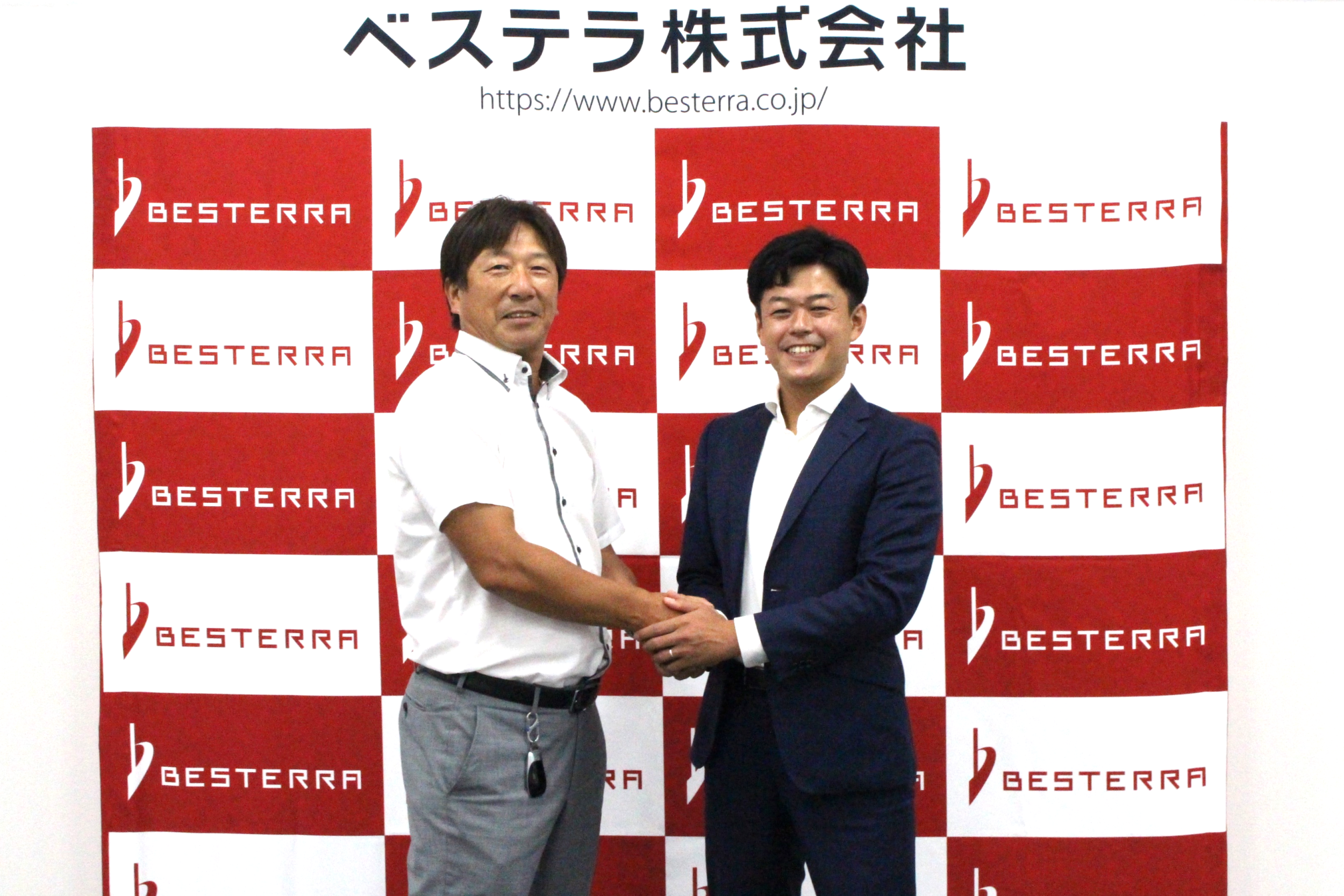 ベステラ株式会社 代表取締役社長 吉野氏（左）と株式会社クラッソーネ 代表取締役CEO 川口（右）