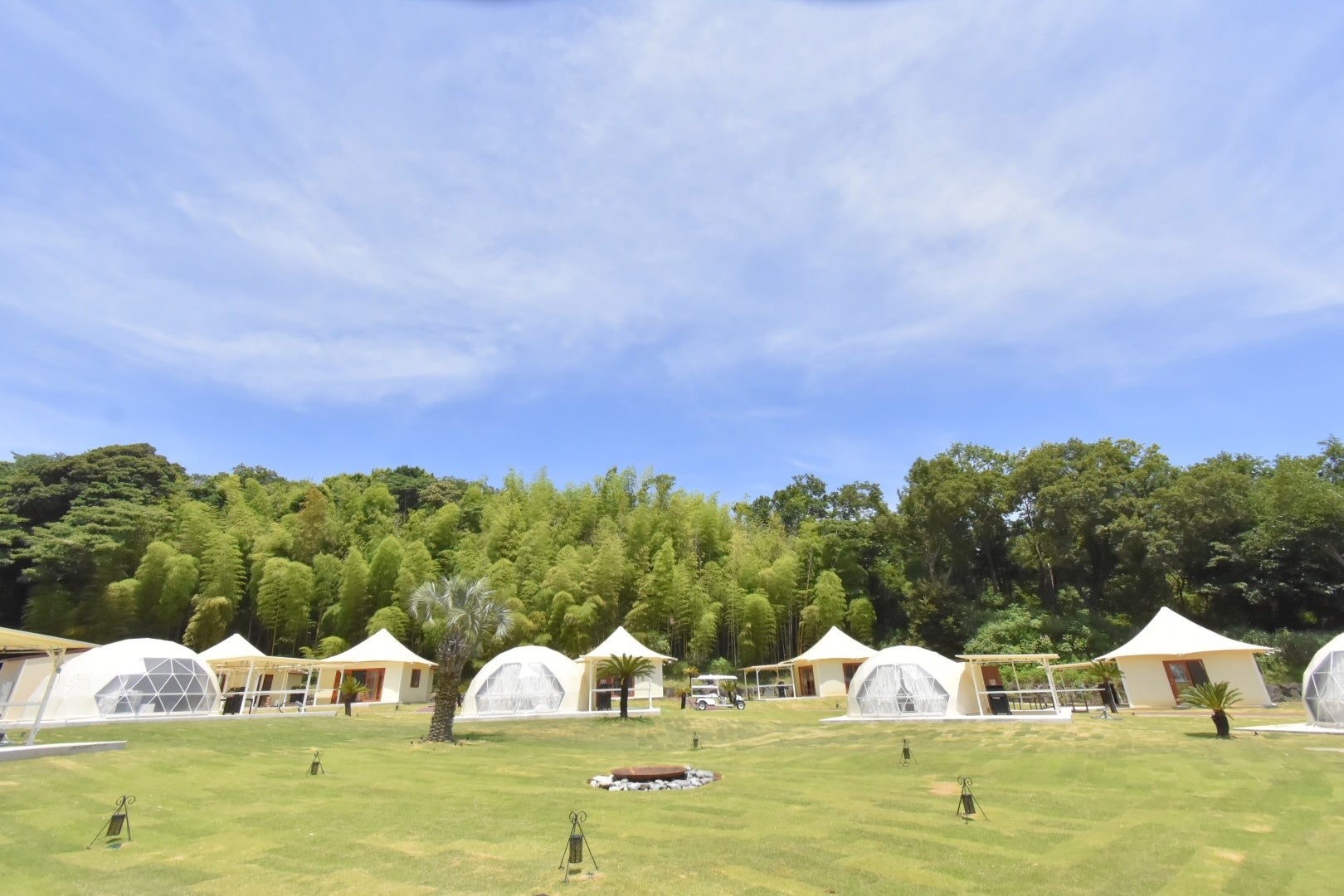 立ち並ぶ「ドームテント」