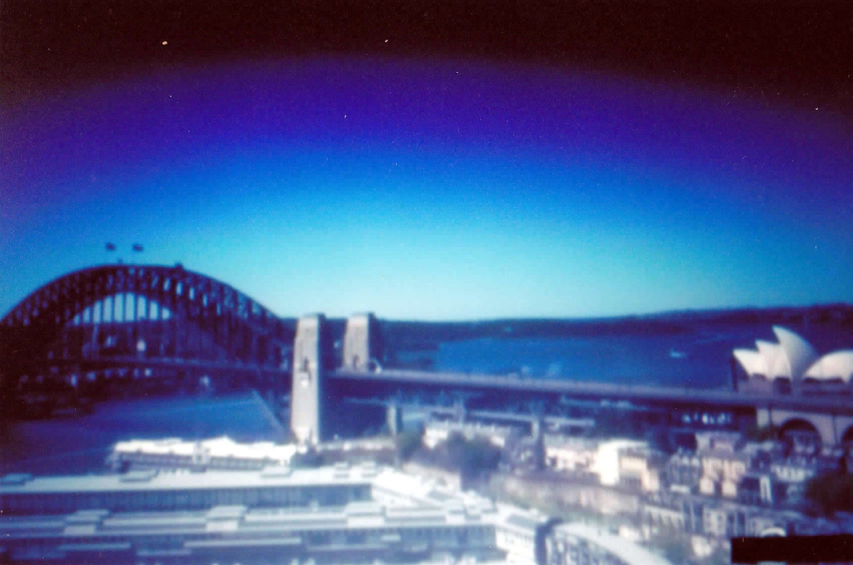 相川勝 《シドニーオペラハウス，オーストラリア／〈ポストカード〉より》2013年