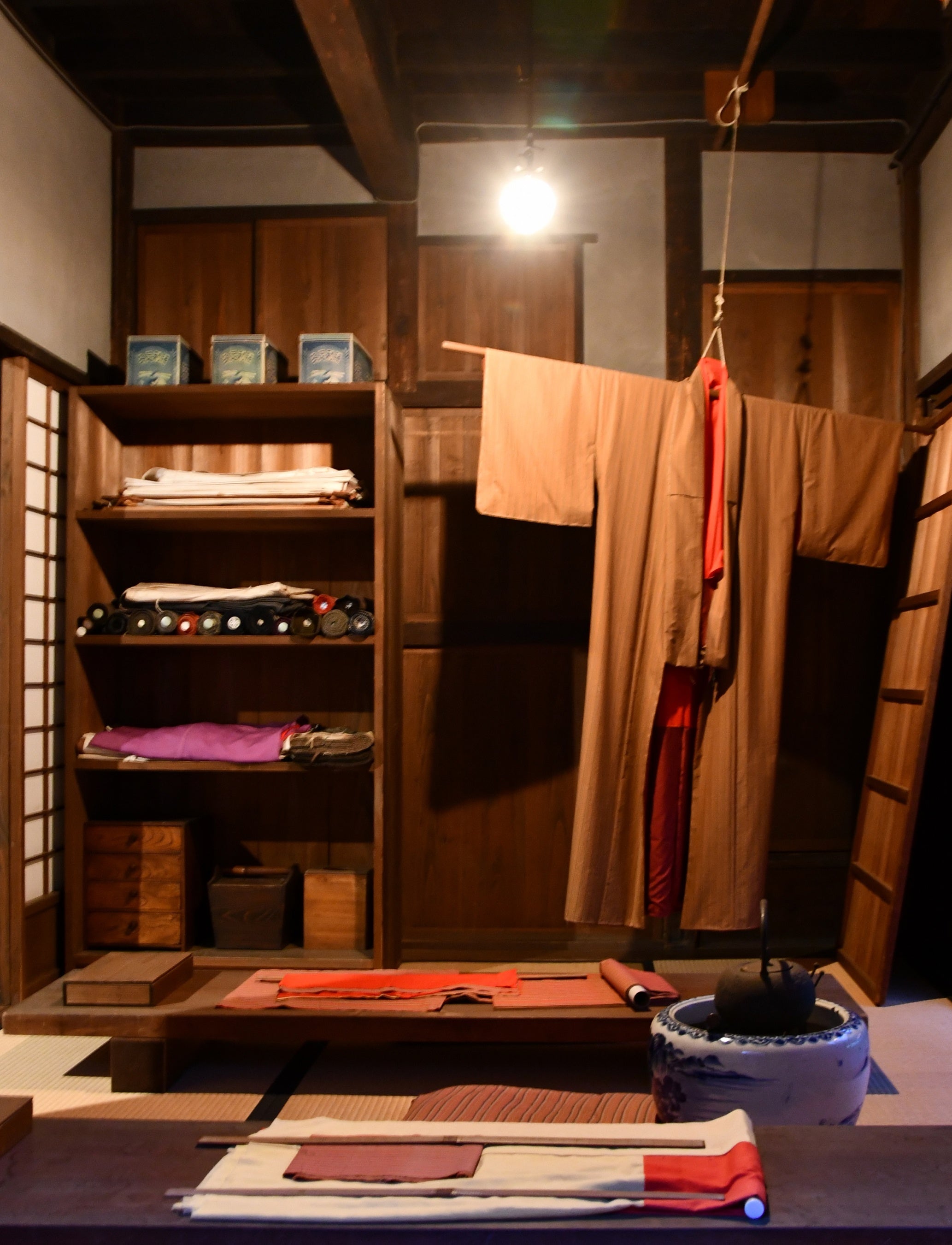 仕立屋のガス灯点灯