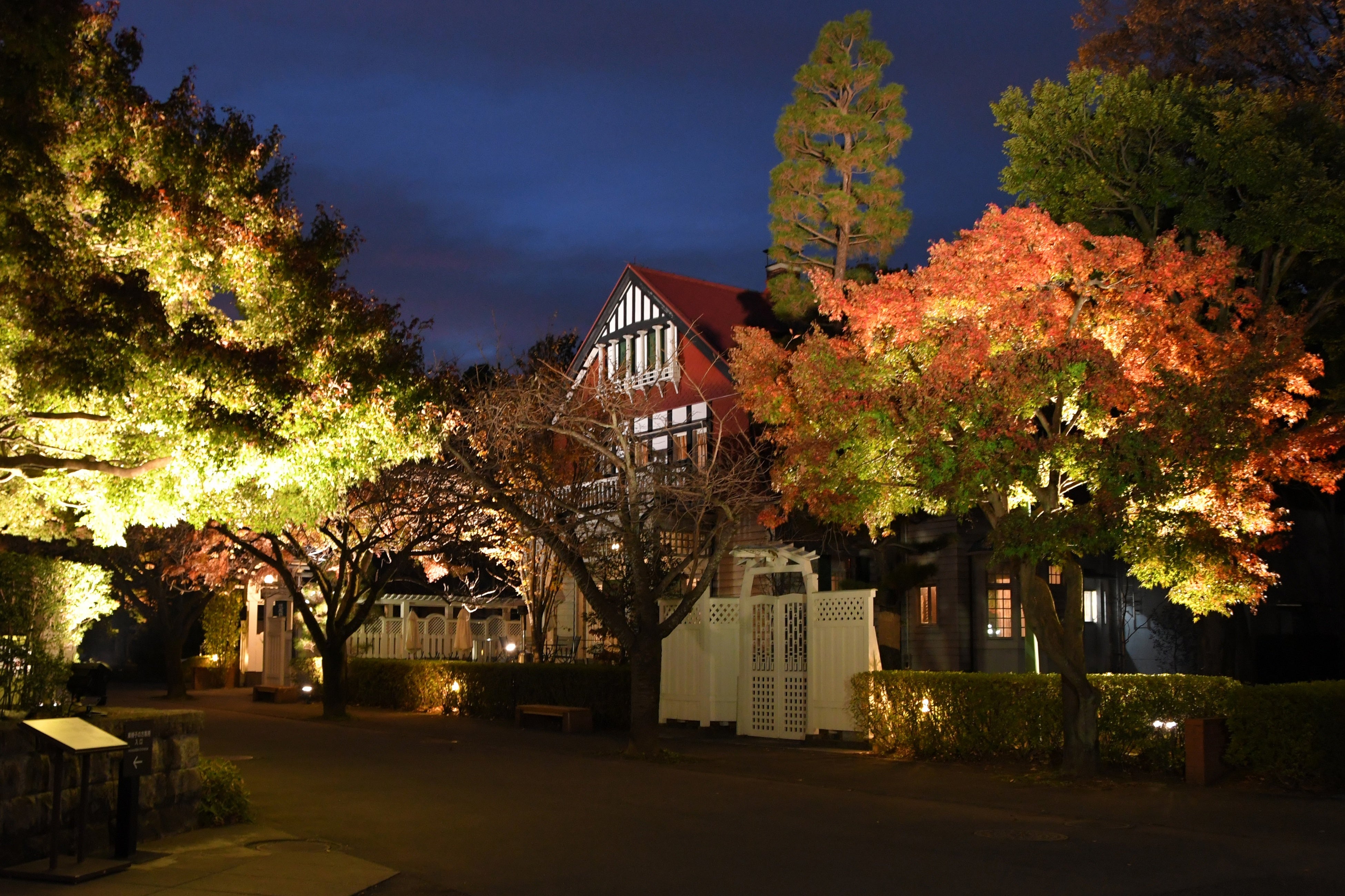 デ・ラランデ邸と周辺の紅葉