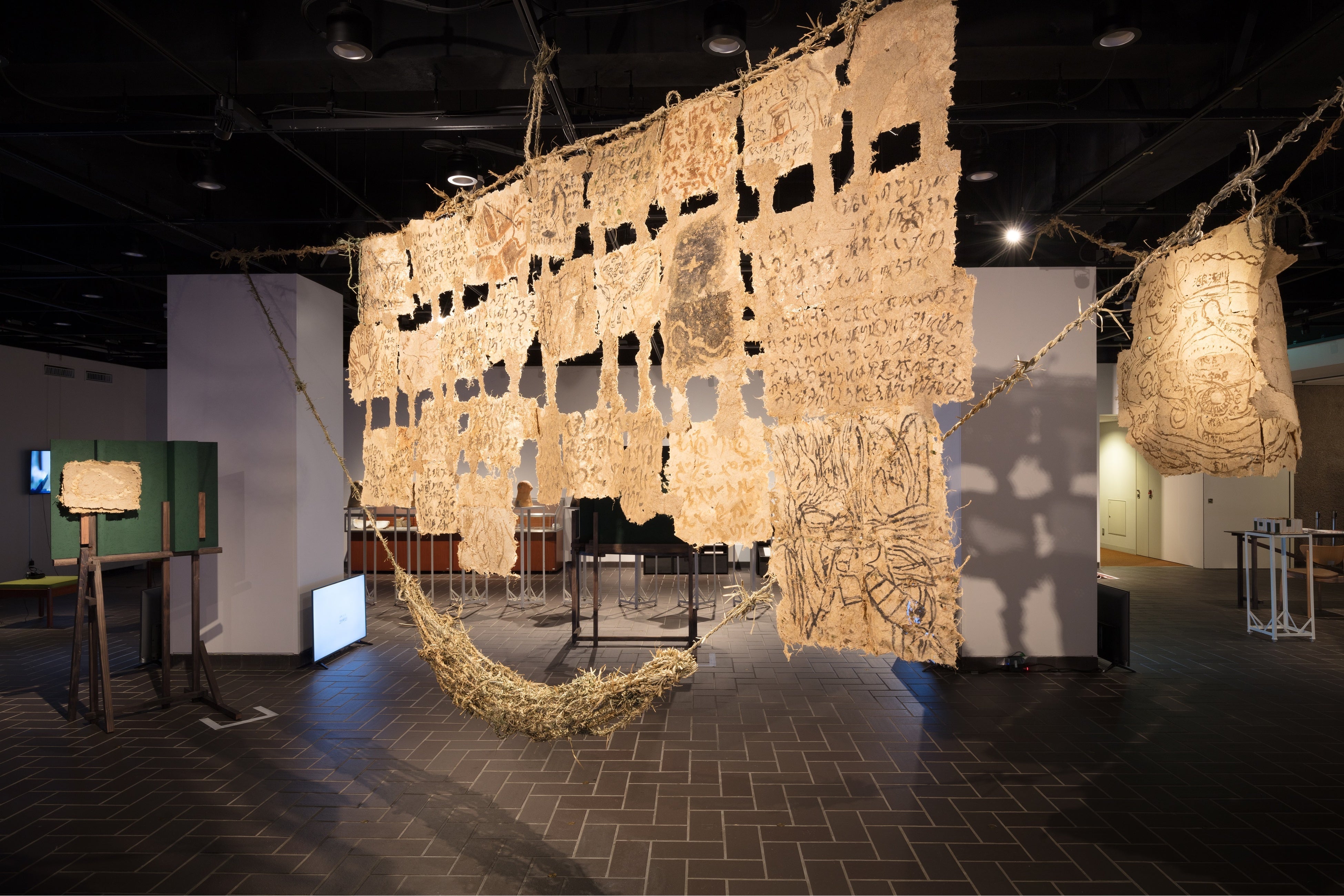 都美セレクション グループ展 2022「ものののこしかた」会場風景　photo：Daisaku OOZU