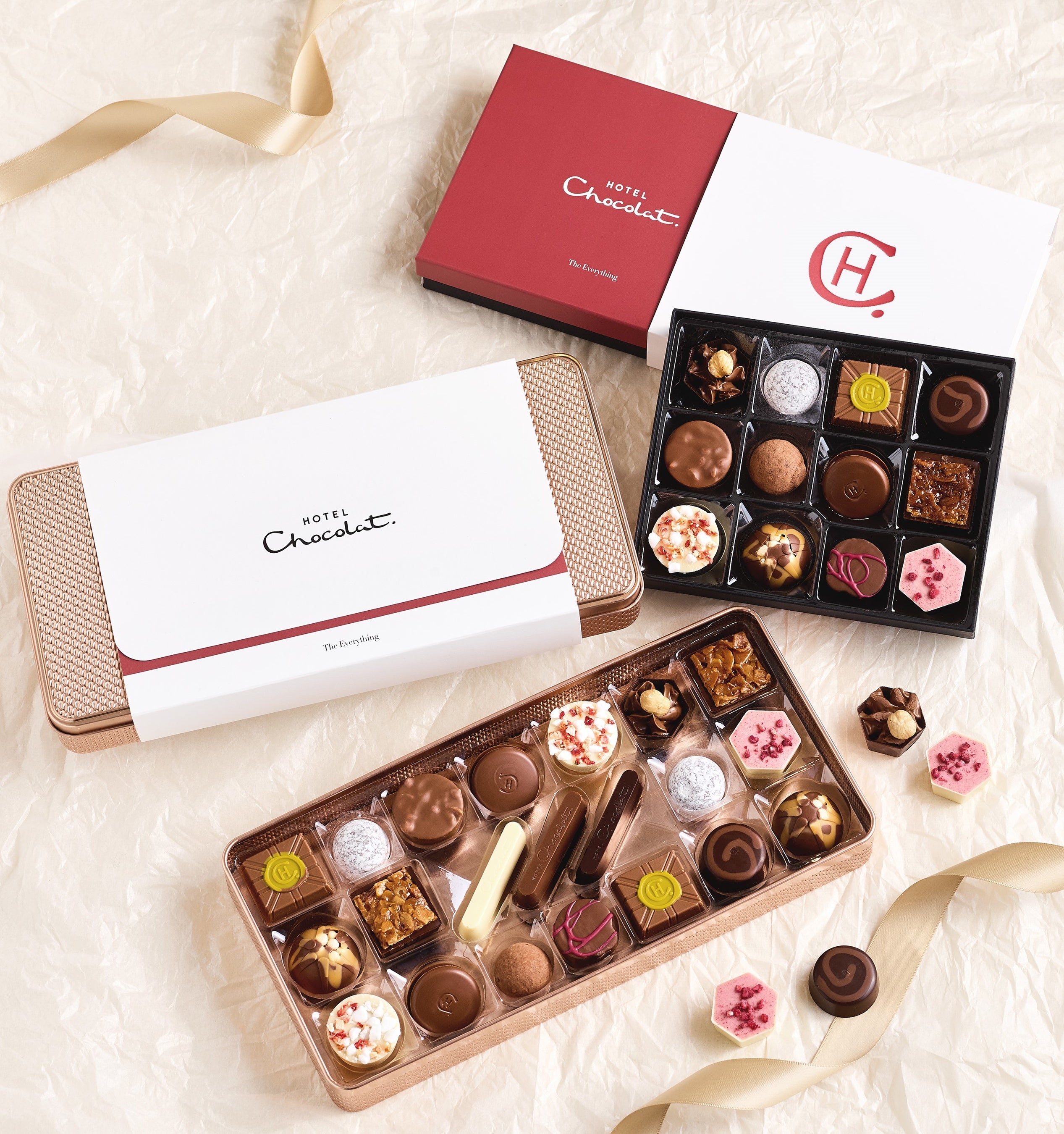 日本限定のギフトボックス右：シグネチャーコレクション￥2,800、左：ラグジュアリーコレクション￥4,600（各税込）