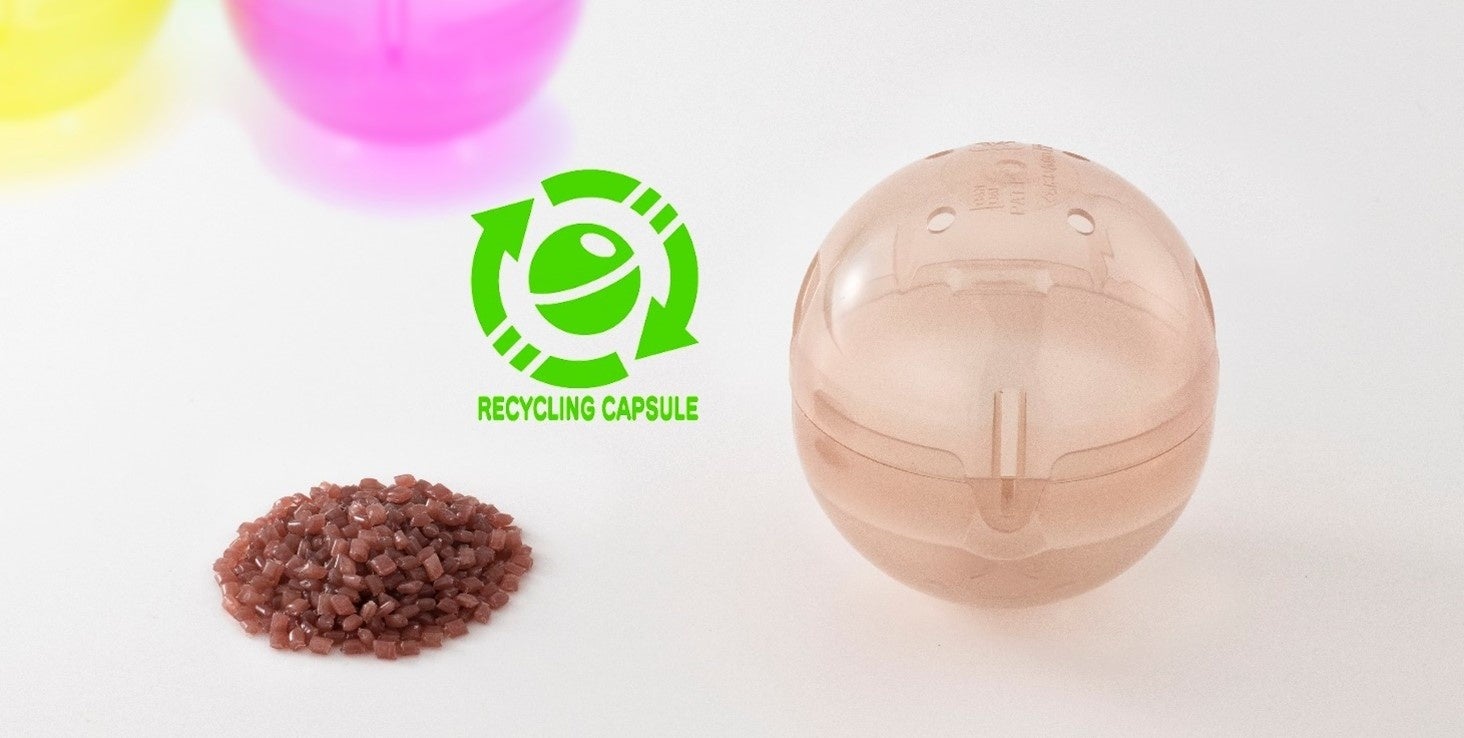 リサイクルペレット(写真左)、リサイクルカプセル(写真右)
