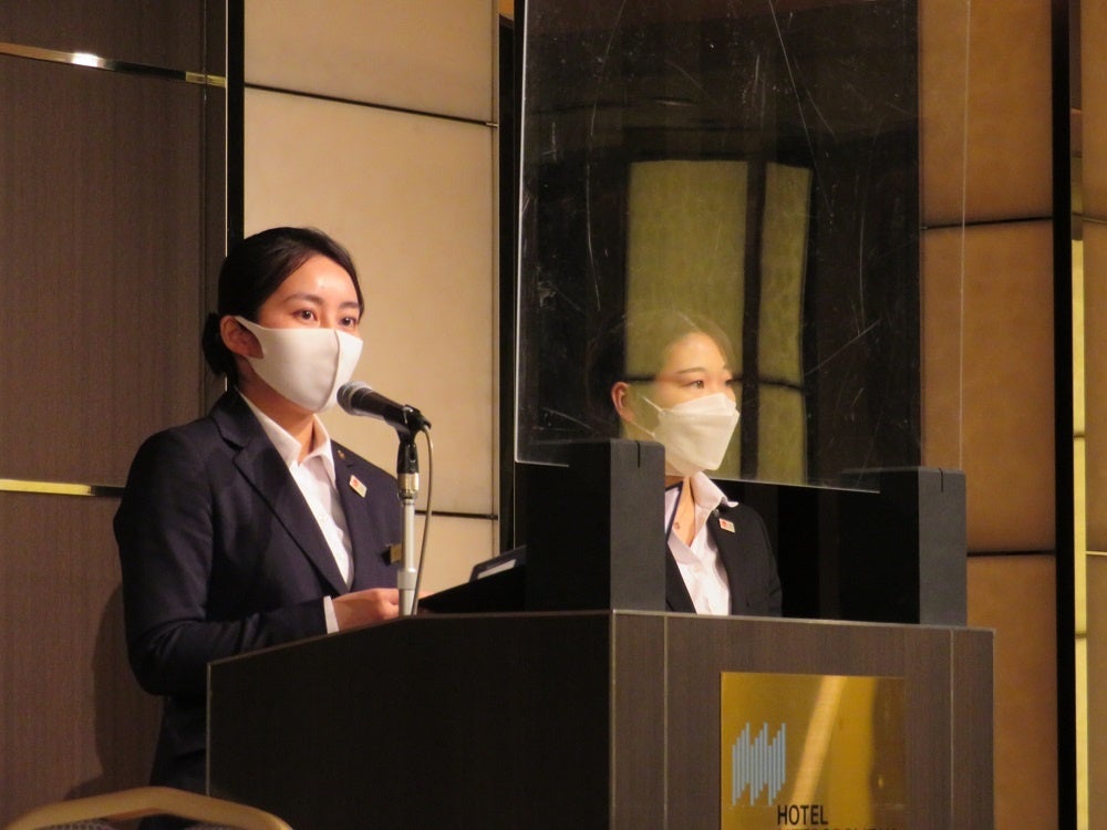 昼間部ホテル科・英語専攻科によるレストランマネジメントゼミ