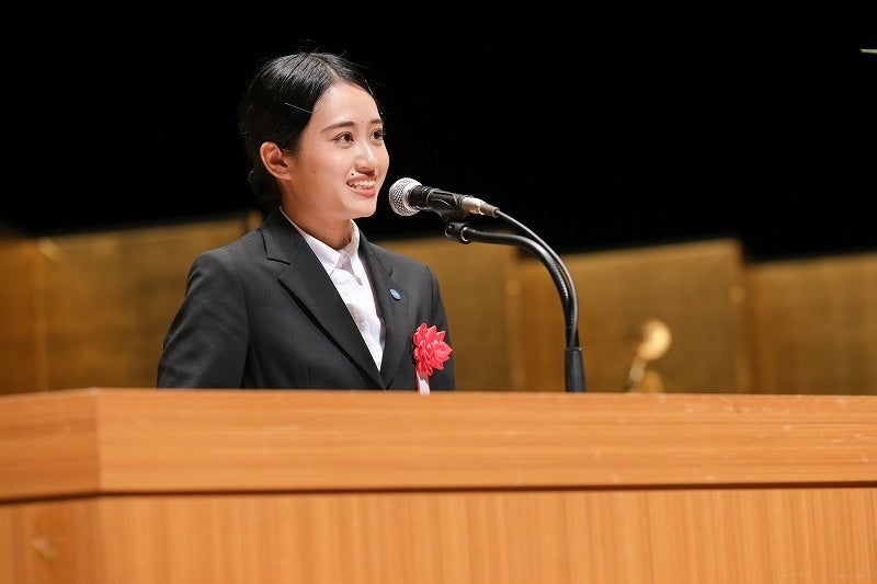 英語部門最優秀賞受賞　昼間部英語専攻科2年天井咲希さん（東京都立翔陽高校出身）
