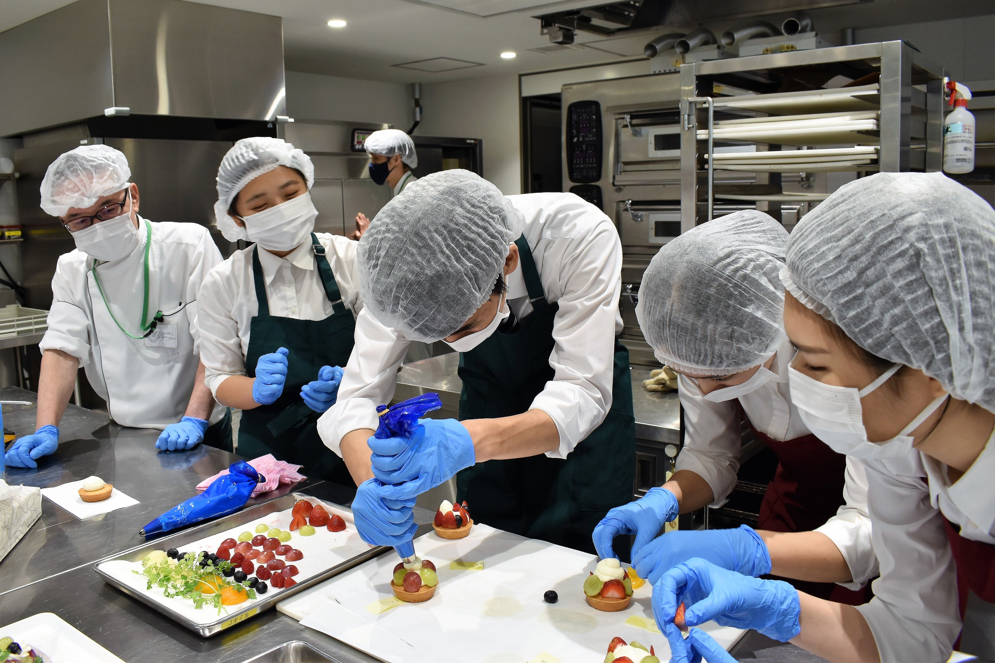 製菓研修の様子=2日、おいしさデザイン工房®