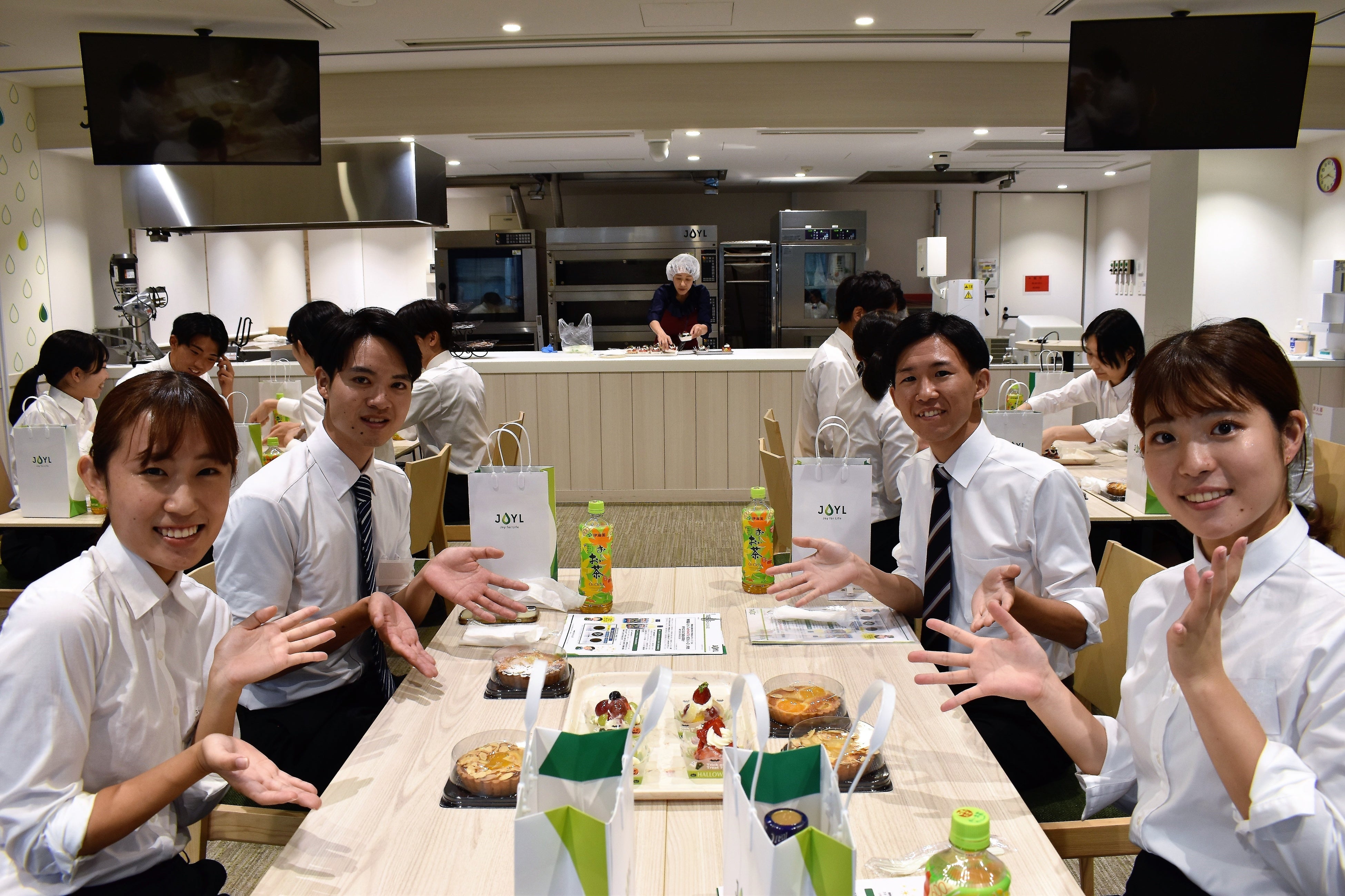 試食・交流の様子=2日、おいしさデザイン工房®