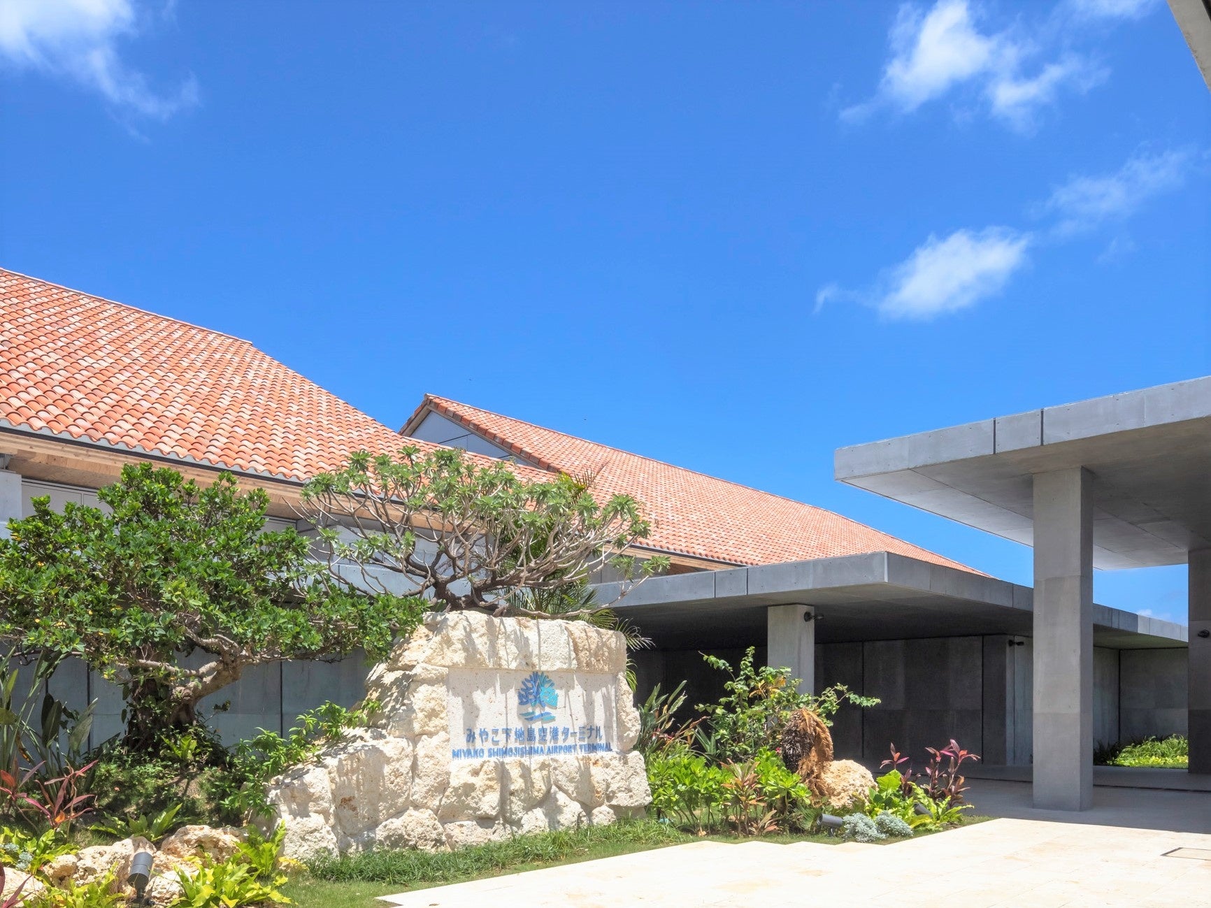みやこ下地島空港ターミナル外観