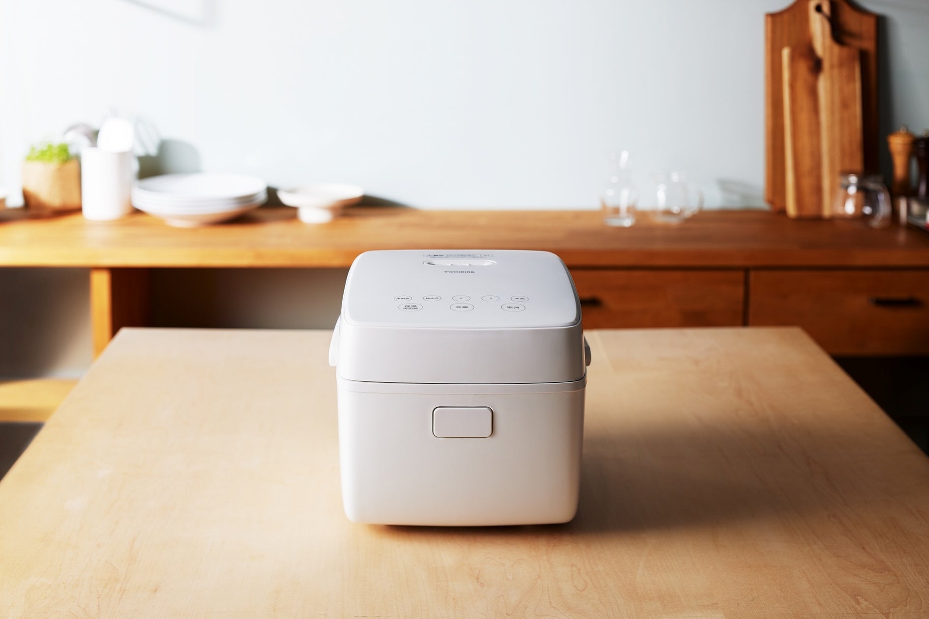 米どころ新潟 燕三条で開発した炊飯器「はやくておいしい3合IH炊飯器 RM-D793W」