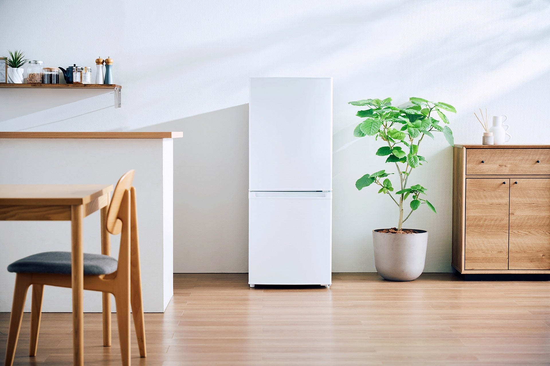 ひとり暮らしの新しいスタンダードに。パーソナルな2ドア冷凍冷蔵庫