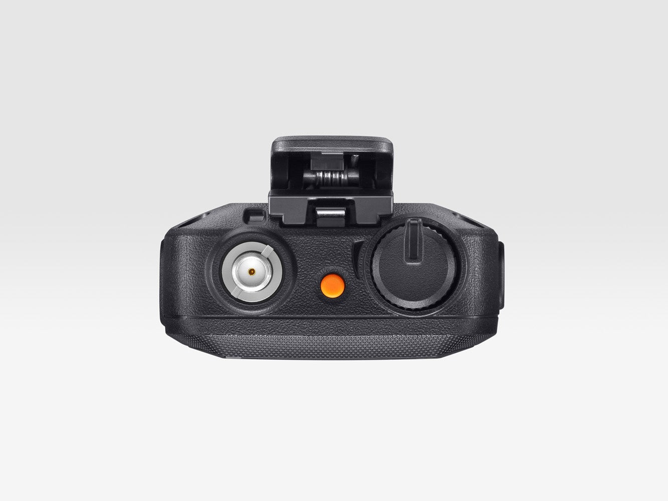 緊急呼び出しボタンや音量ツマミを装備