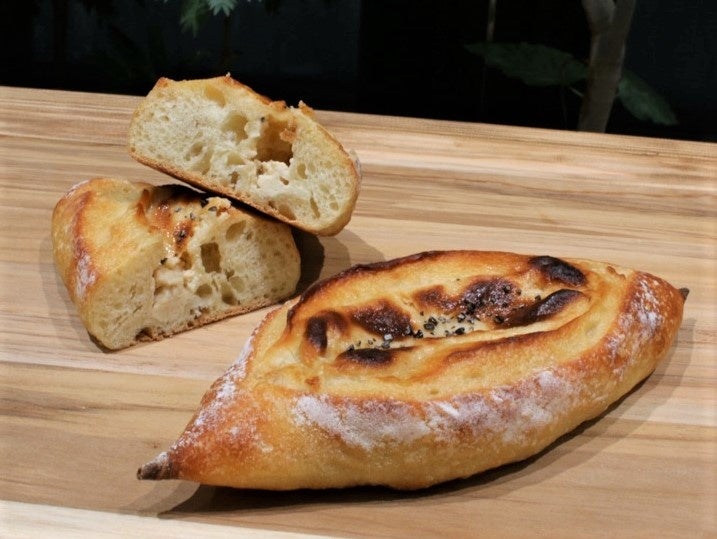 コラボパン「カルダモンクリームチーズ」