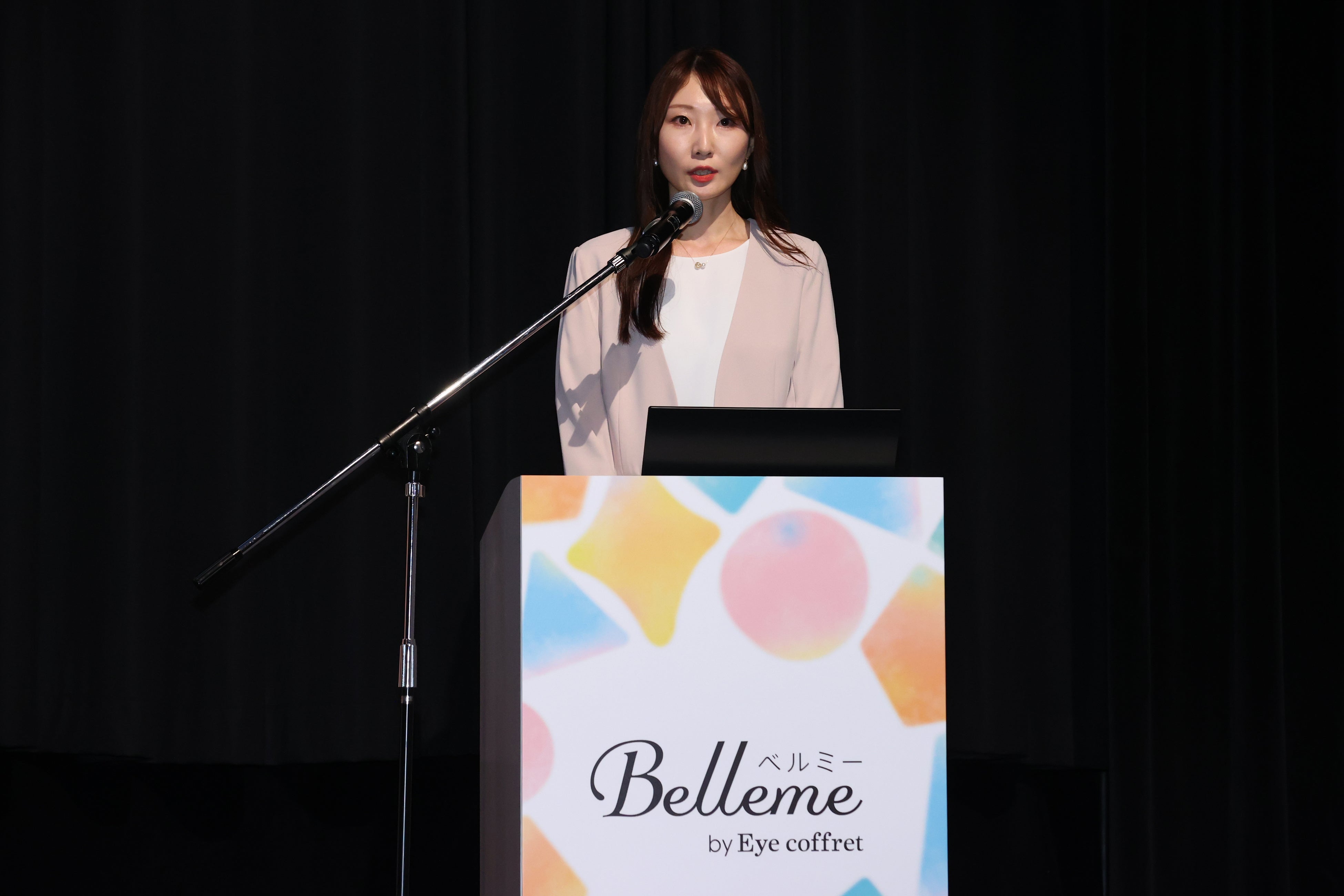 ▲「ベルミー」ブランドマネージャー による 商品説明の様子