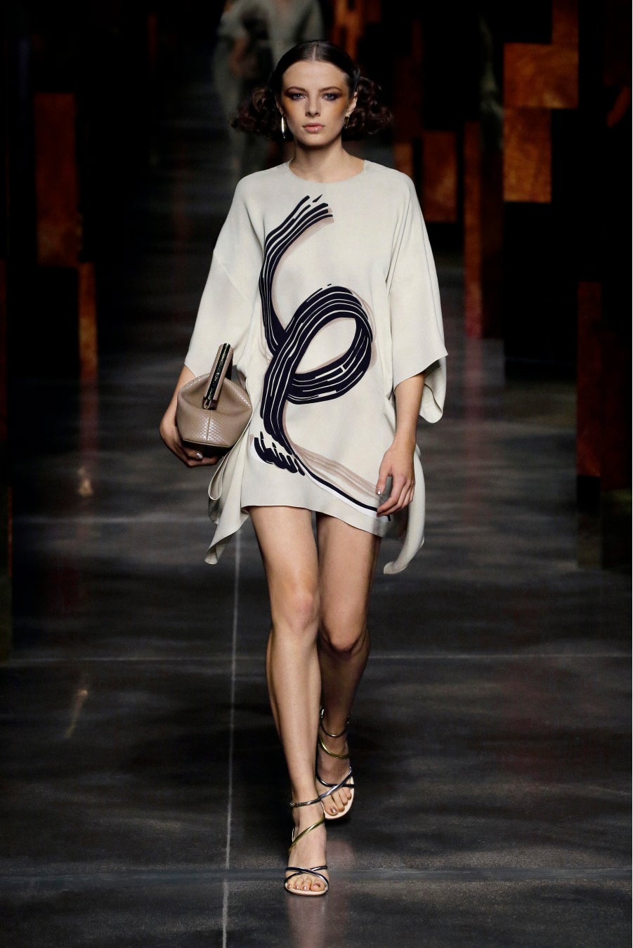 ポップアップ限定 ドレス : 308,000円(税込) ・ シルク