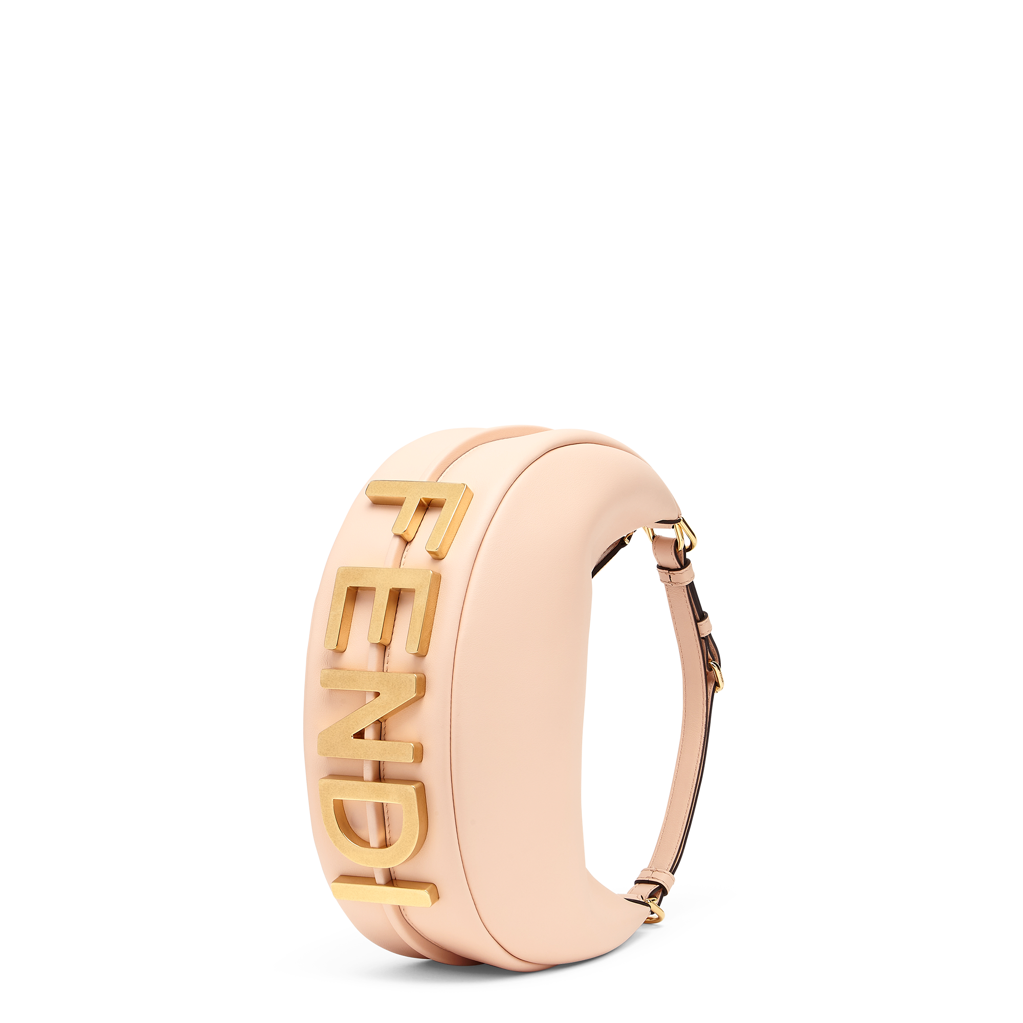 フェンディ、大胆な F E N D I ロゴが意表を突く新作バッグ