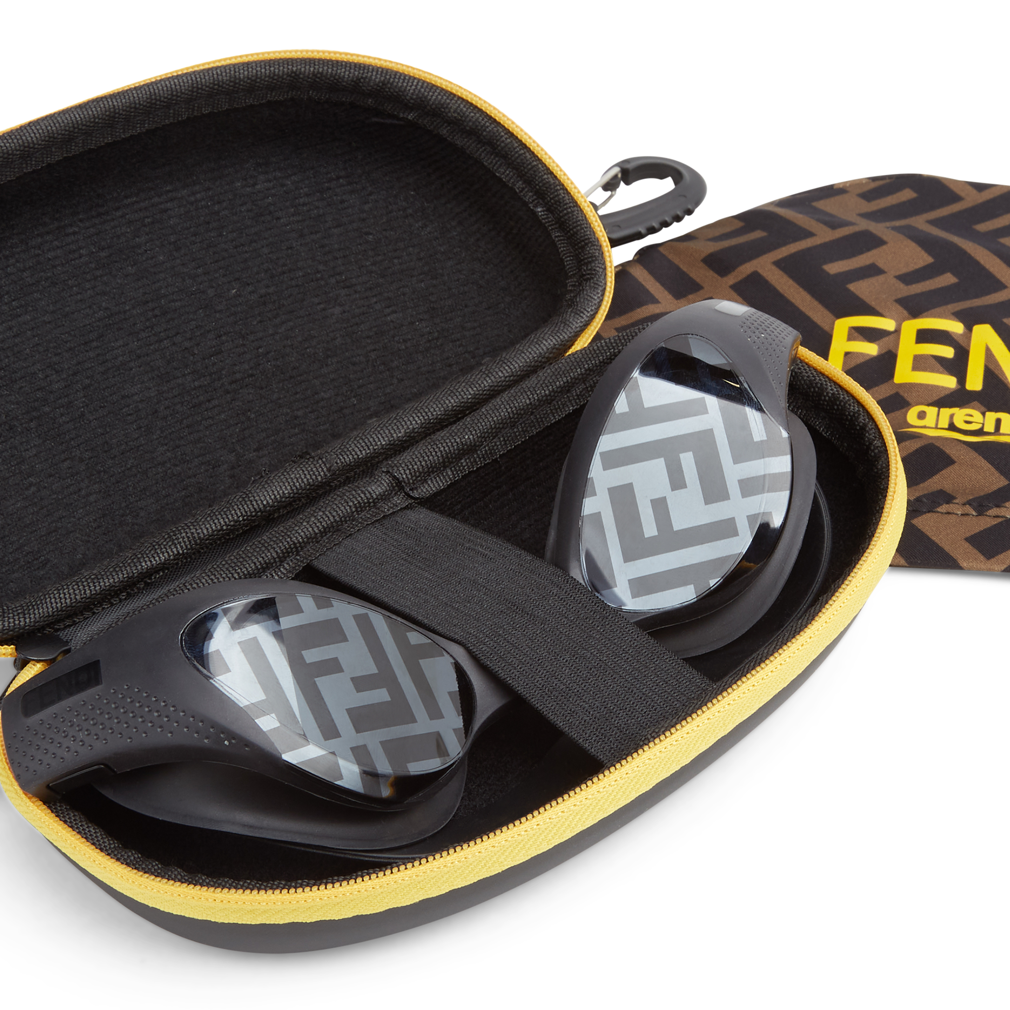 フェンディ、「FENDI x arena」スイミングキットを限定発売