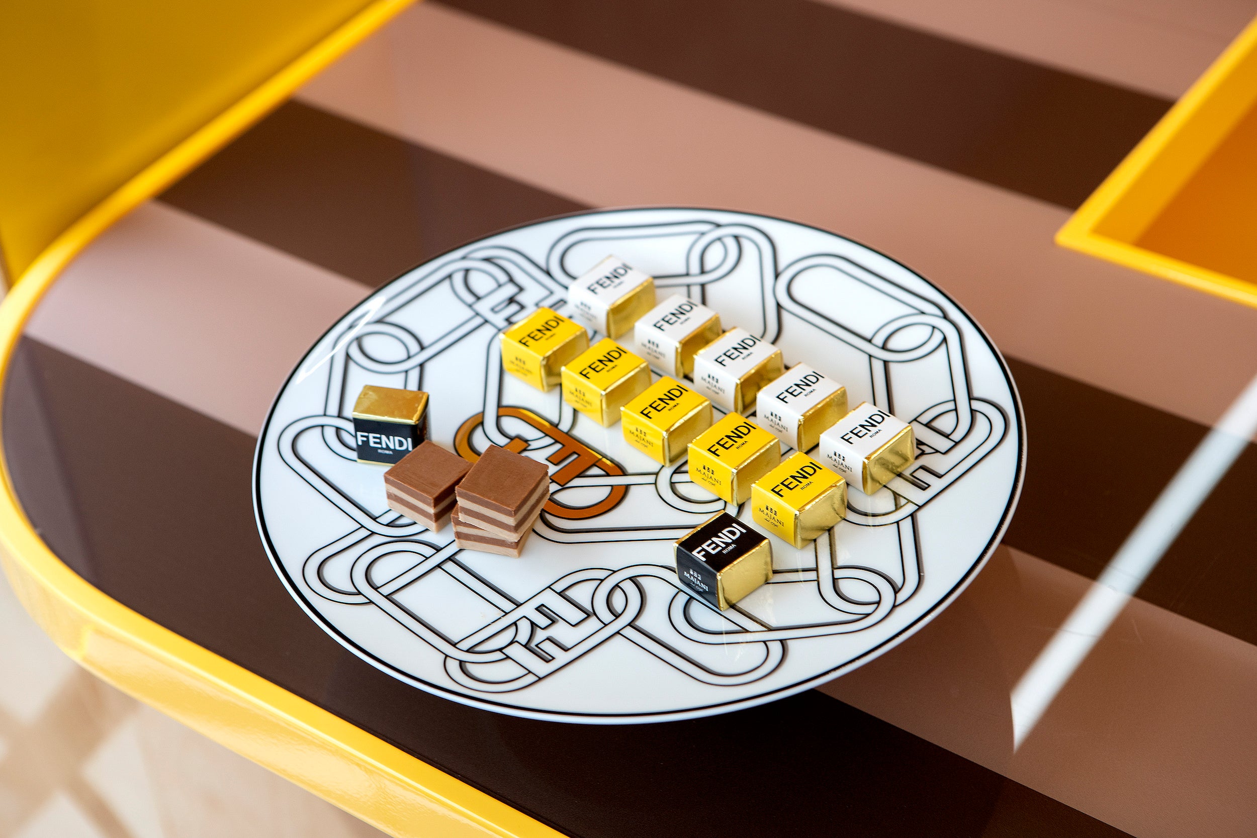 フェンディ、ミラノサローネ国際家具見本市を祝し「フェンディ バー