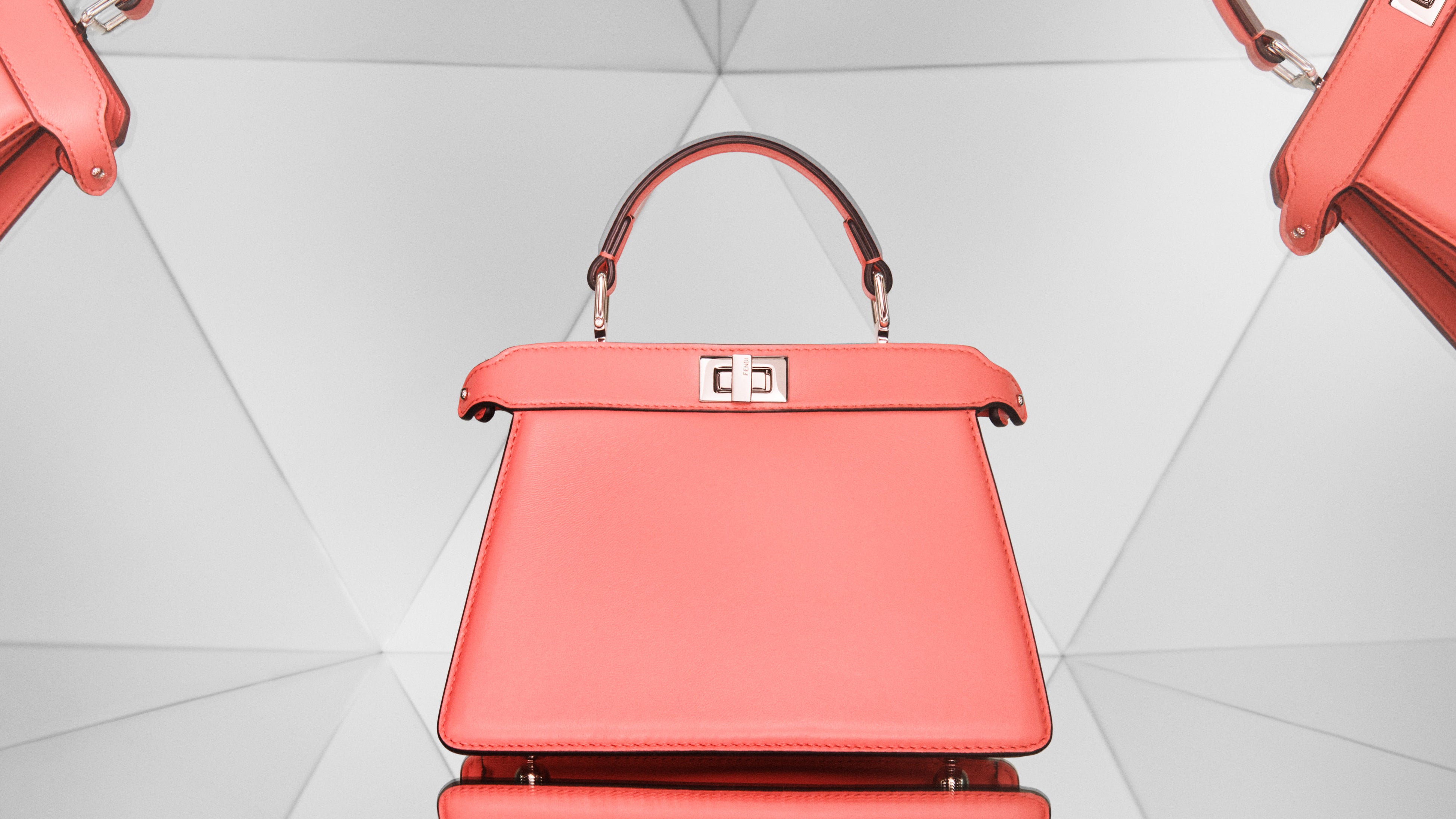 「ピーカブー アイシーユー プチ」￥495,000（レザー製／H15.5 W20 D11cm）