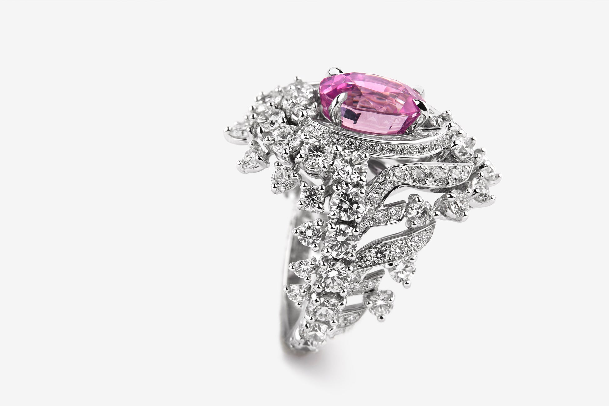 「ローマ ローザ」より「フェンディ クレッシェンダム(FENDI CRESCENDUM)」リング ピンクサファイア、ホワイトダイヤモンド