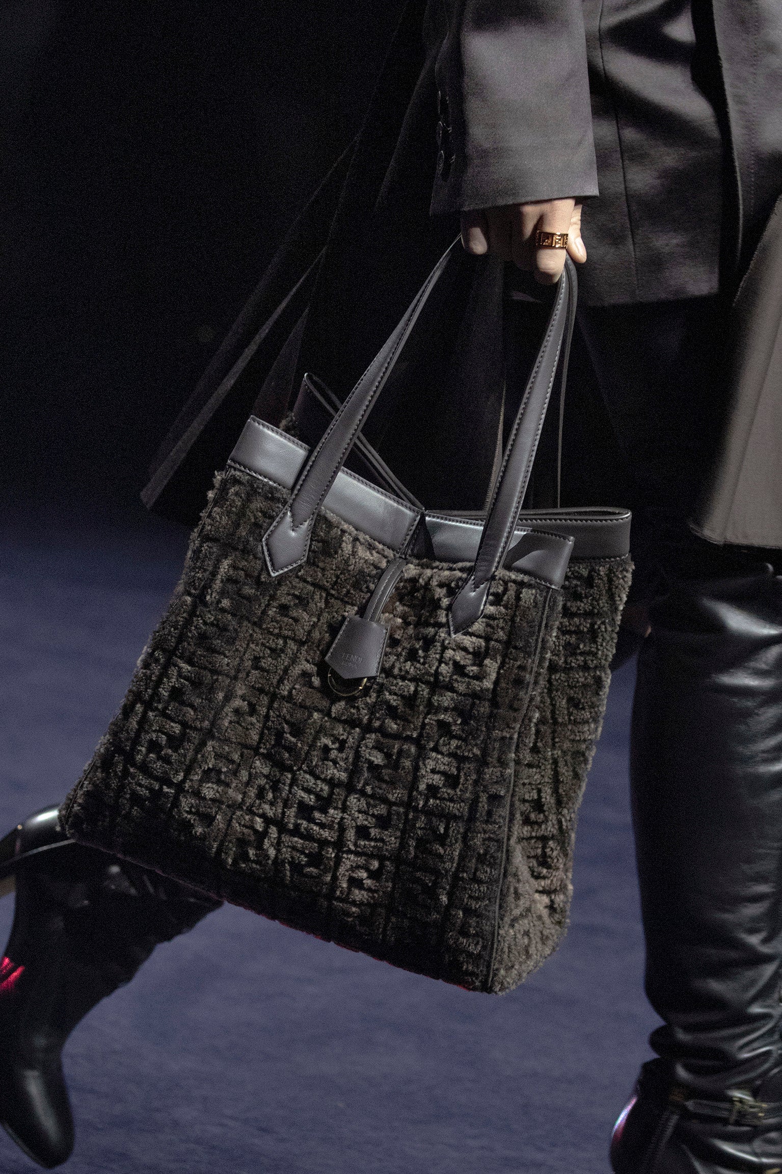 フェンディ、新作バッグ「FENDI Origami」を発売！ | フェンディ